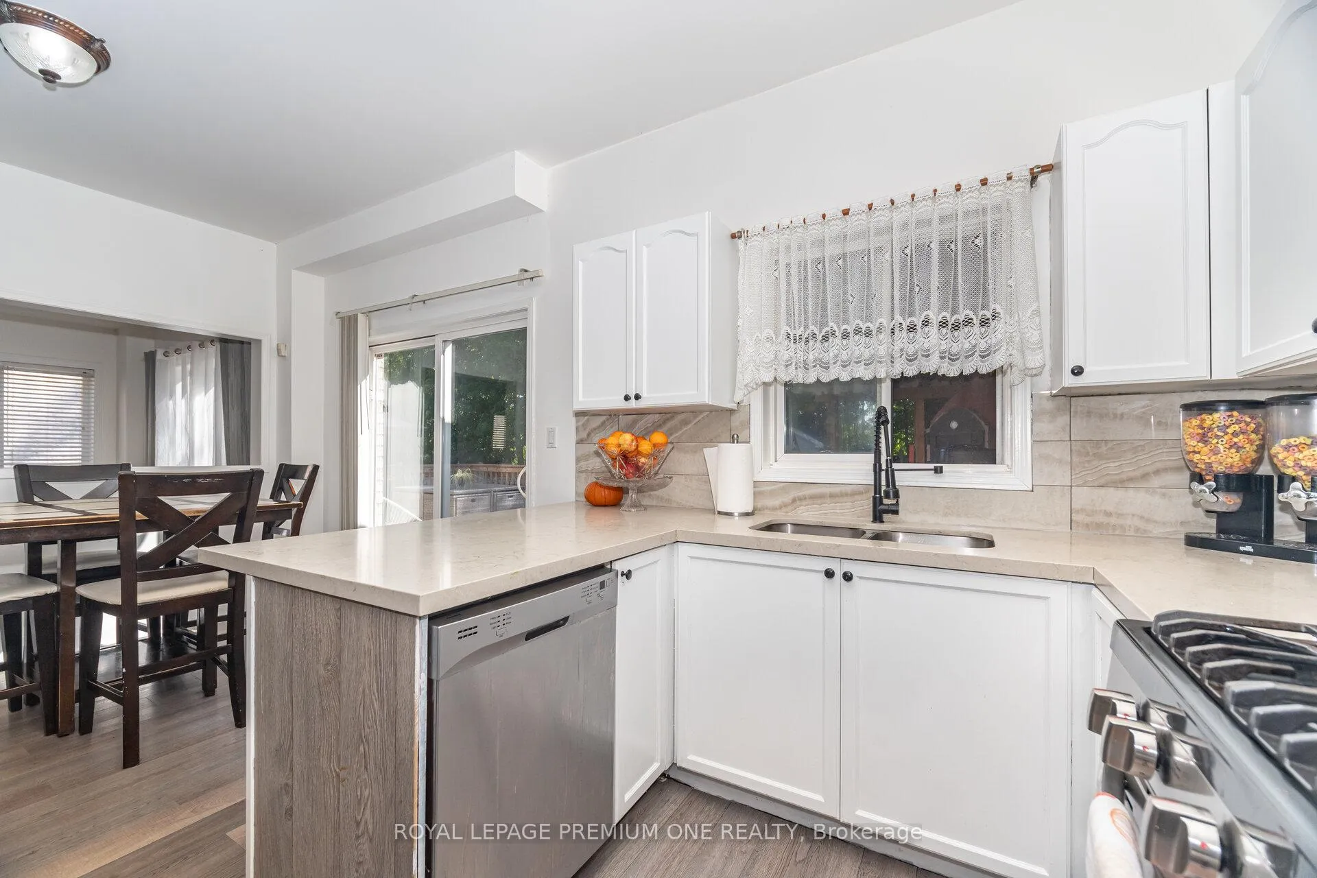 Photo 13 of 2039 Thompson Street, Innisfil, Alcona — HOMEH