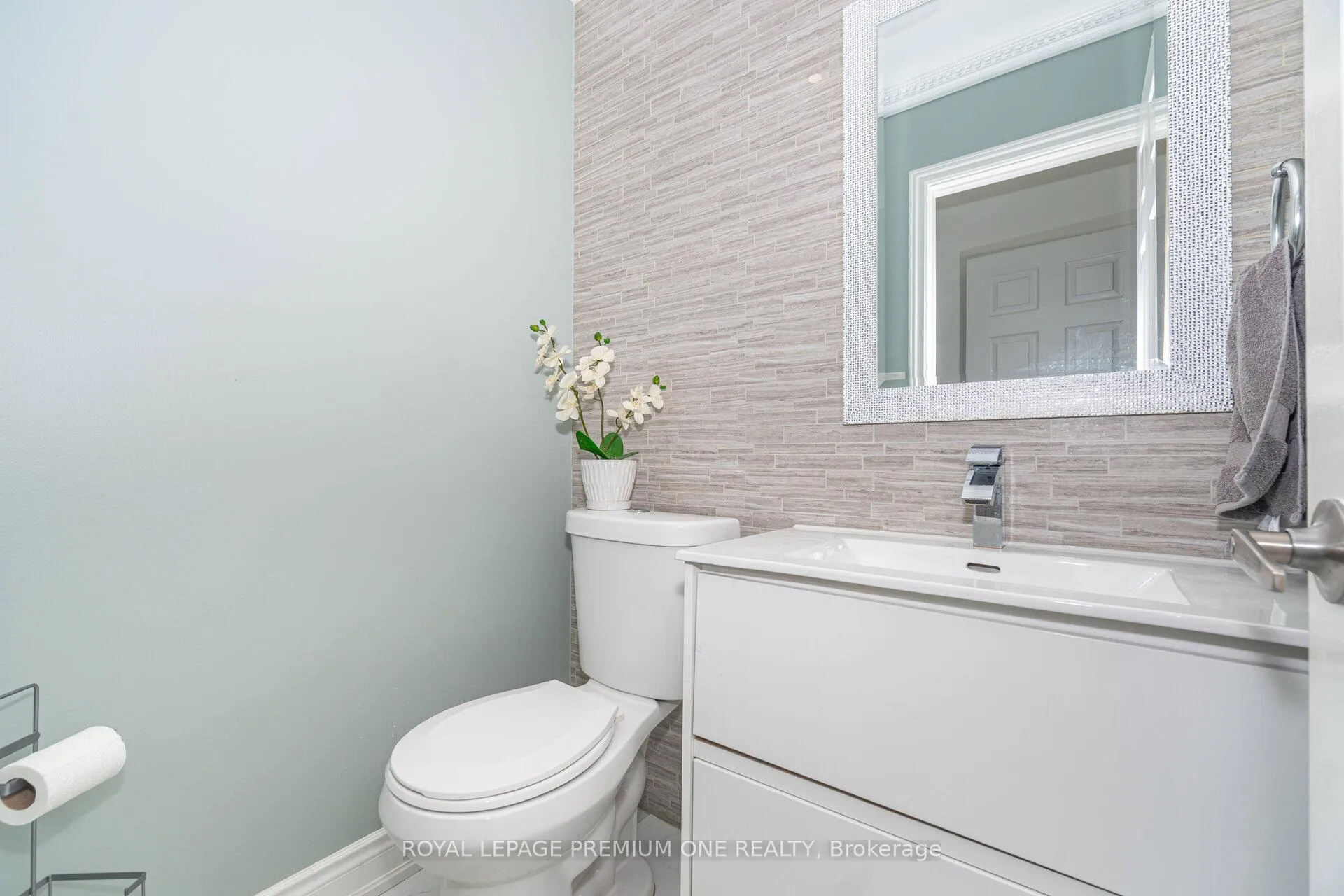 Photo 18 of 2039 Thompson Street, Innisfil, Alcona — HOMEH