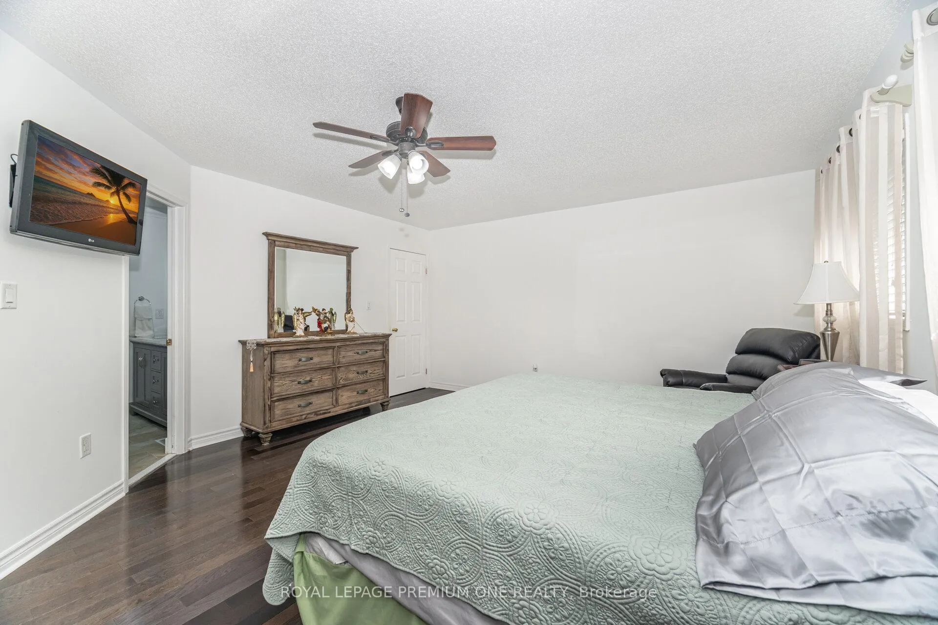 Photo 23 of 2039 Thompson Street, Innisfil, Alcona — HOMEH