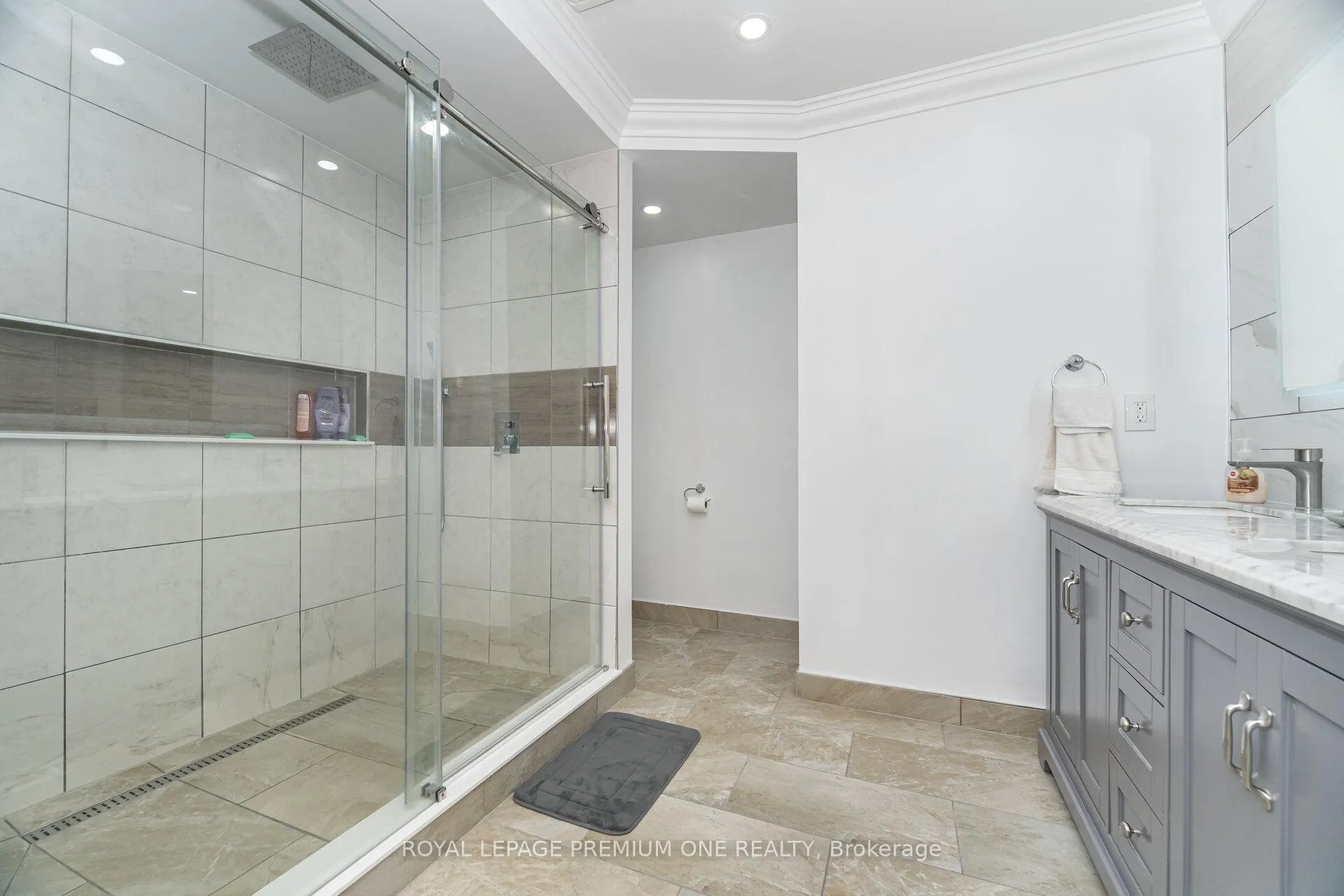 Photo 26 of 2039 Thompson Street, Innisfil, Alcona — HOMEH