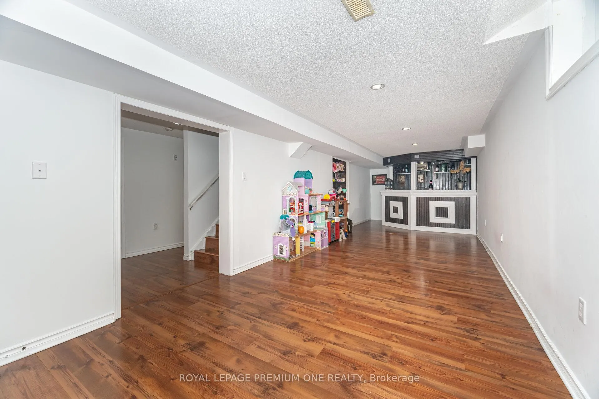 Photo 37 of 2039 Thompson Street, Innisfil, Alcona — HOMEH