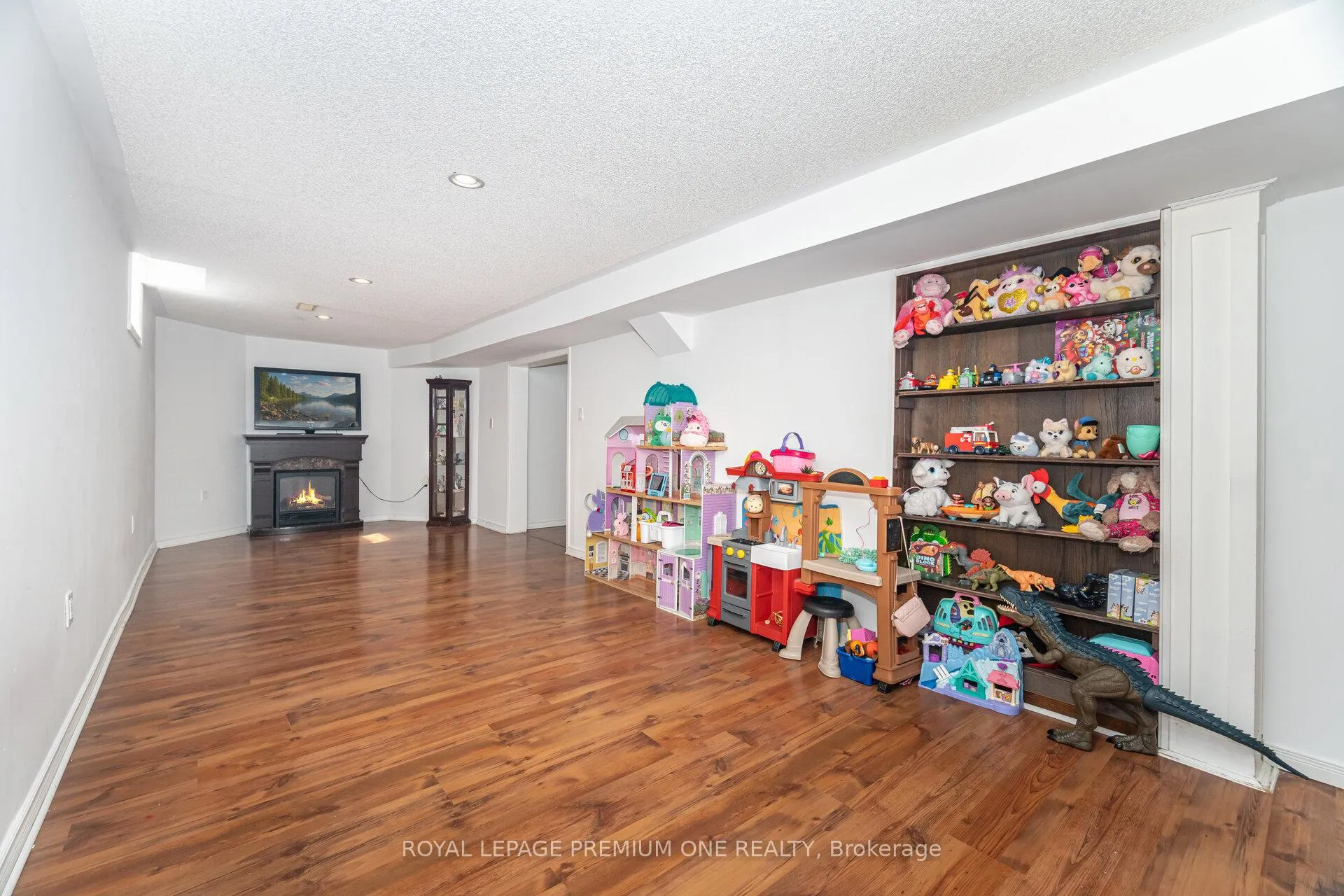 Photo 38 of 2039 Thompson Street, Innisfil, Alcona — HOMEH