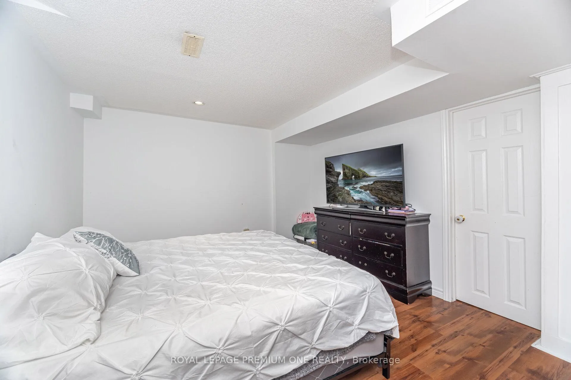 Photo 43 of 2039 Thompson Street, Innisfil, Alcona — HOMEH