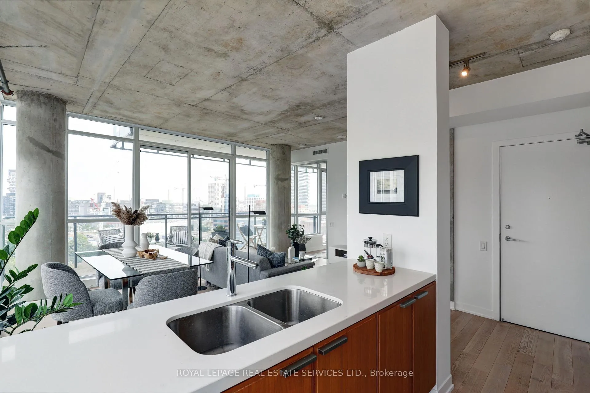 Photo 3 of Unit 1305, 318 King Street E, Toronto, Moss Park — HOMEH