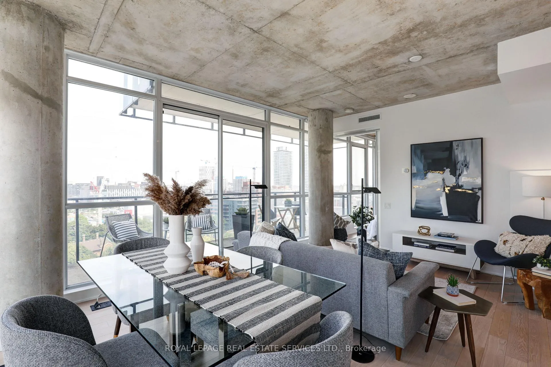 Photo 5 of Unit 1305, 318 King Street E, Toronto, Moss Park — HOMEH