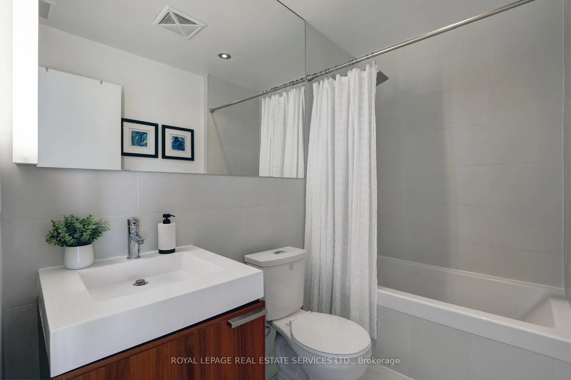 Photo 15 of Unit 1305, 318 King Street E, Toronto, Moss Park — HOMEH