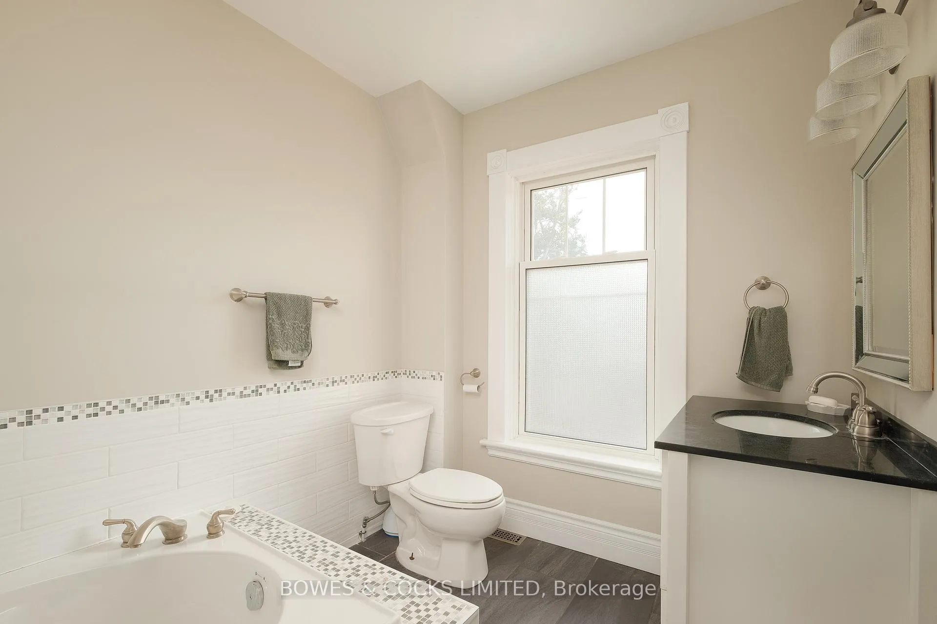 Photo 18 of 164 Wilson Street, Peterborough, Otonabee Ward 1 — HOMEH