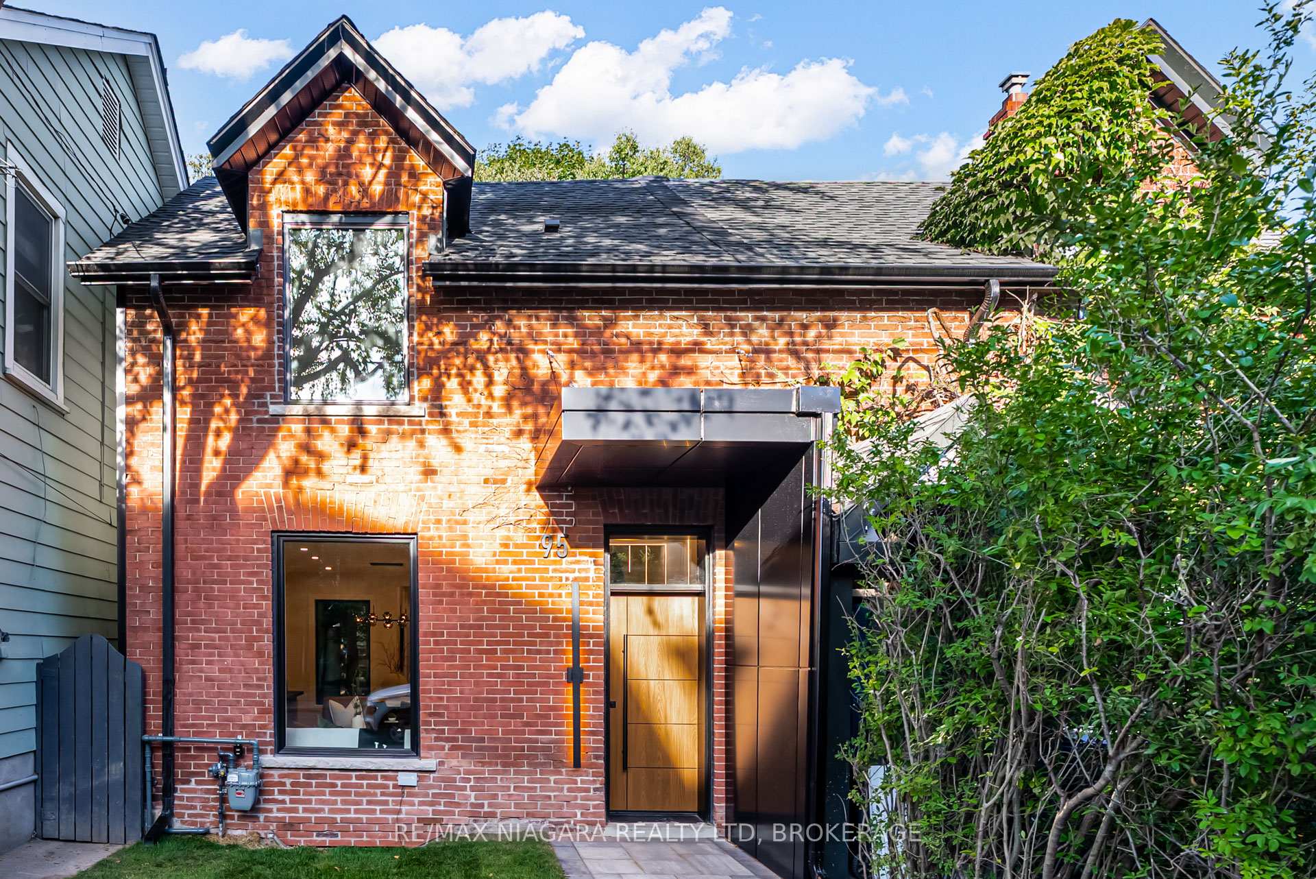 Photo 2 of 95 Kimberley Avenue, Toronto, East End-Danforth — HOMEH