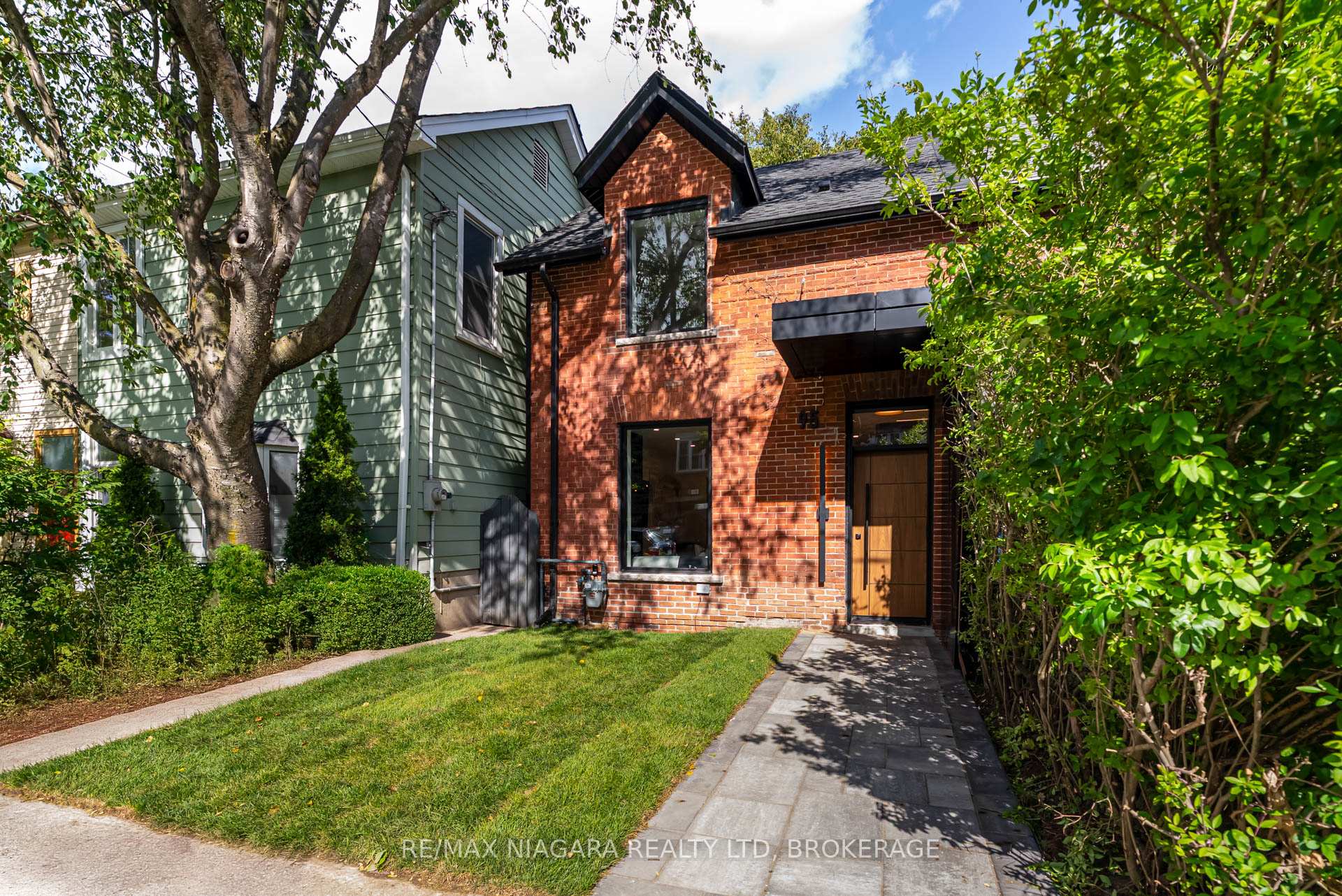 Photo 3 of 95 Kimberley Avenue, Toronto, East End-Danforth — HOMEH