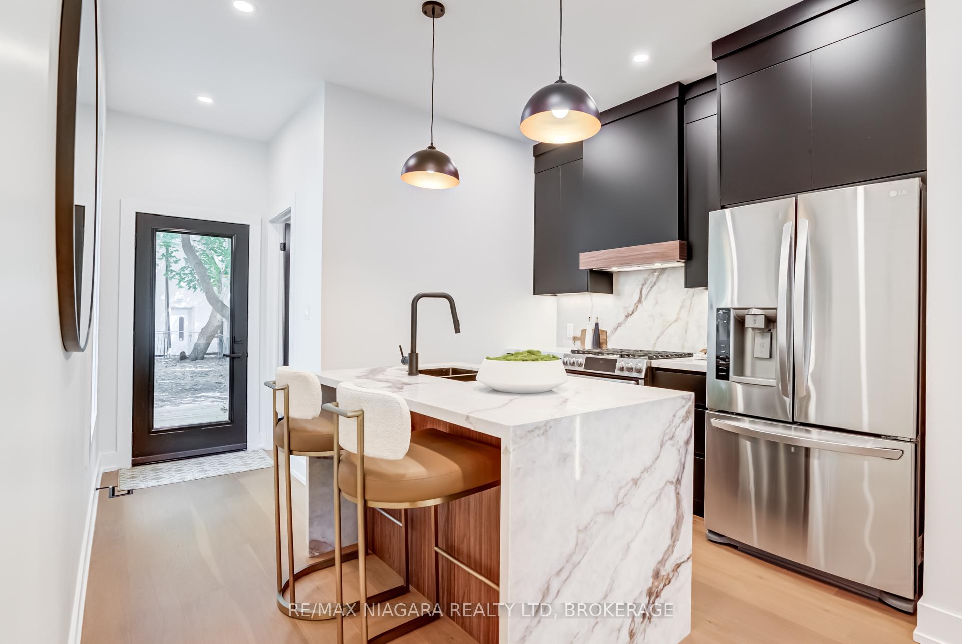 Photo 13 of 95 Kimberley Avenue, Toronto, East End-Danforth — HOMEH