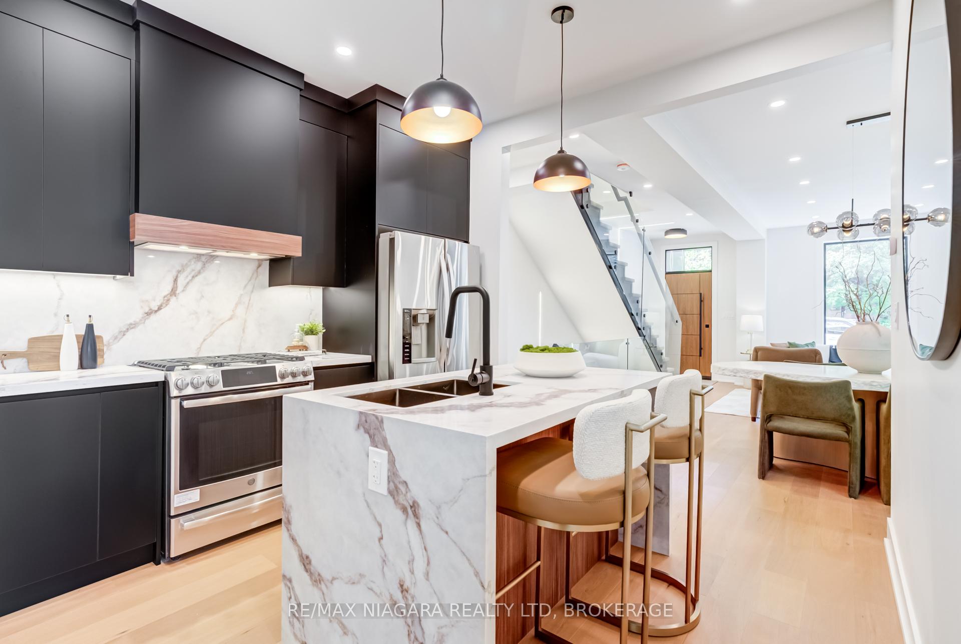 Photo 14 of 95 Kimberley Avenue, Toronto, East End-Danforth — HOMEH