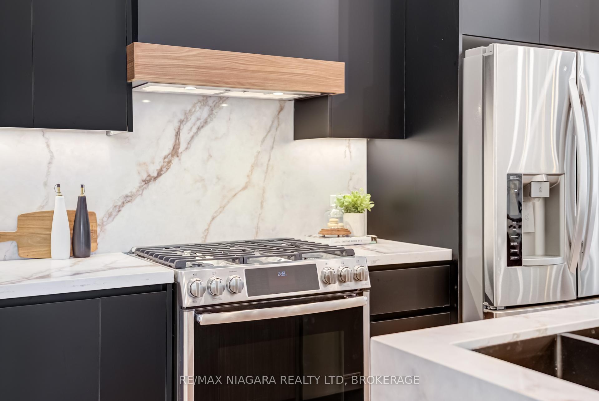 Photo 15 of 95 Kimberley Avenue, Toronto, East End-Danforth — HOMEH