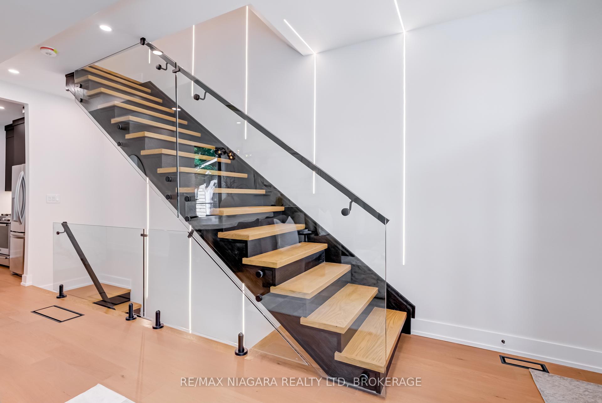 Photo 17 of 95 Kimberley Avenue, Toronto, East End-Danforth — HOMEH