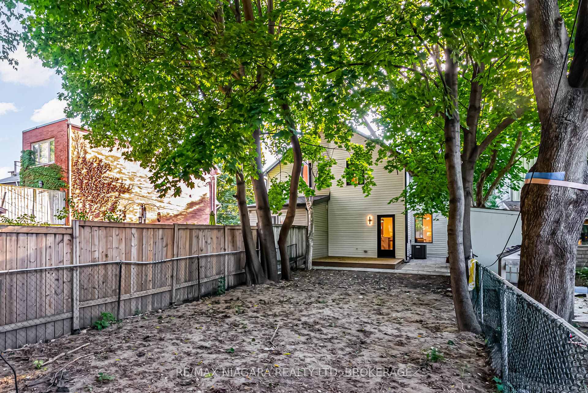 Photo 37 of 95 Kimberley Avenue, Toronto, East End-Danforth — HOMEH