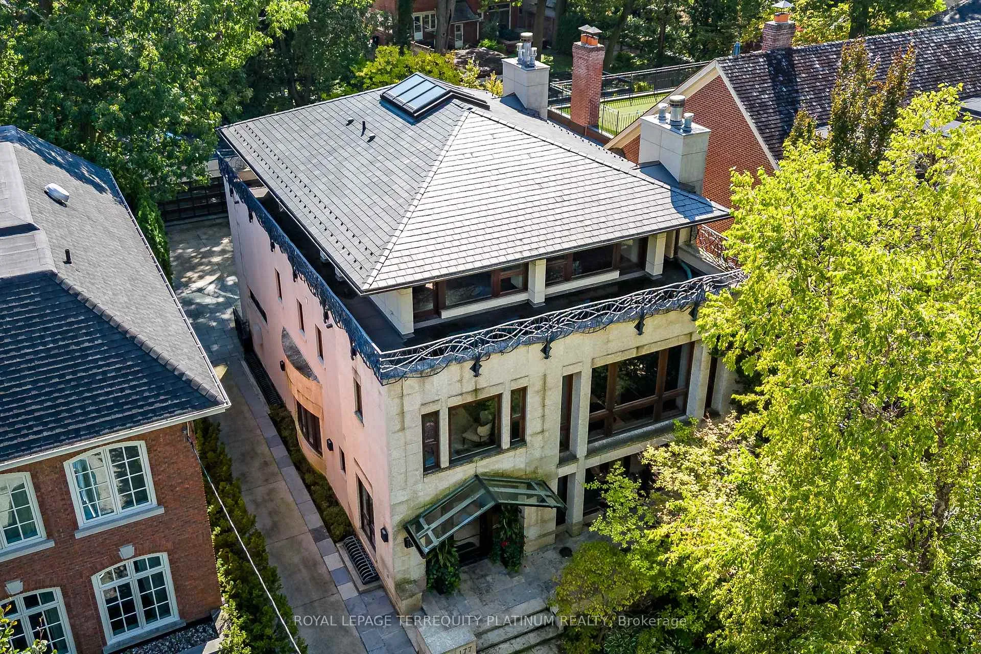 Front of 177 Roxborough Drive