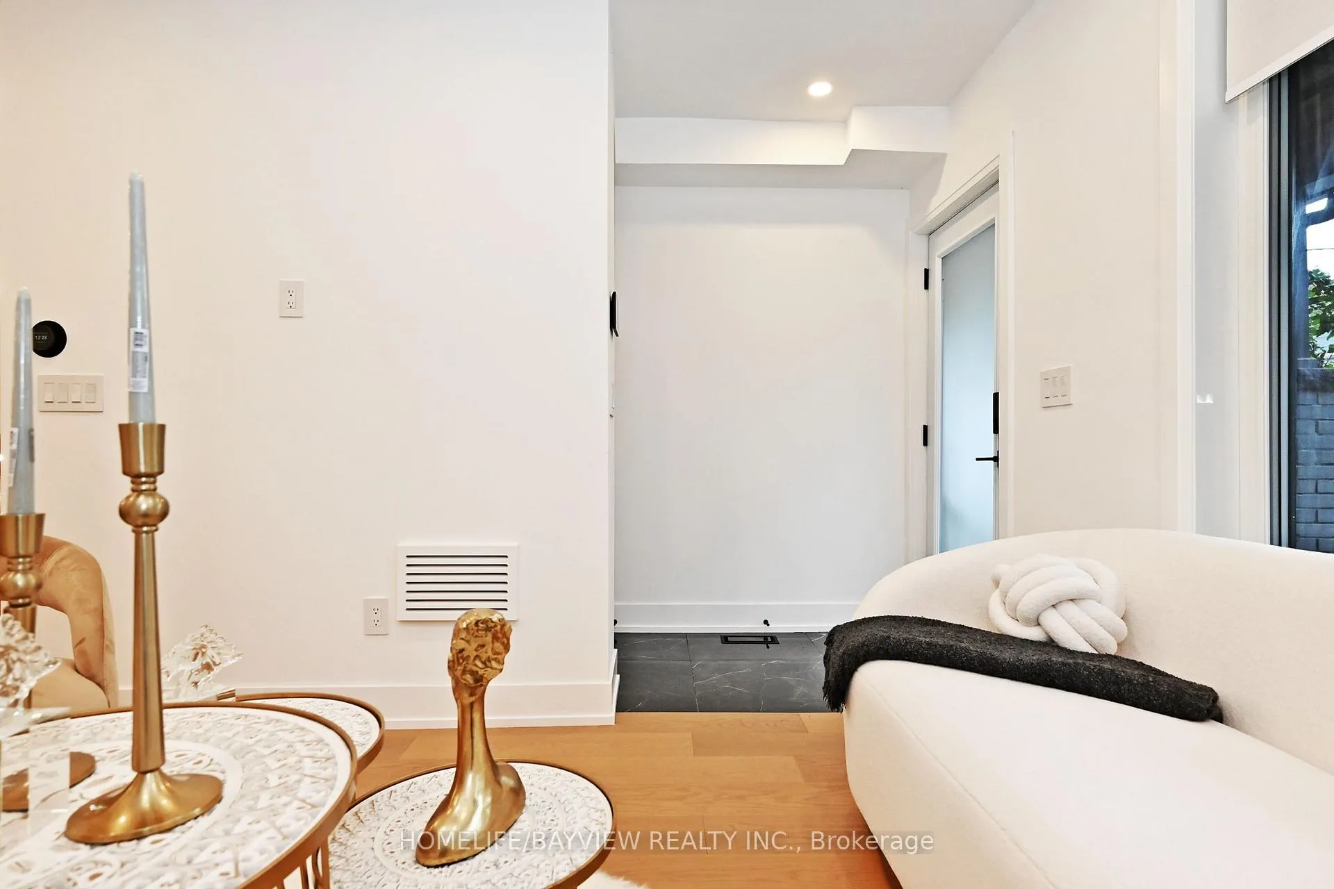 Photo 4 of 286 Springdale Boulevard, Toronto, Danforth Village-East York — HOMEH