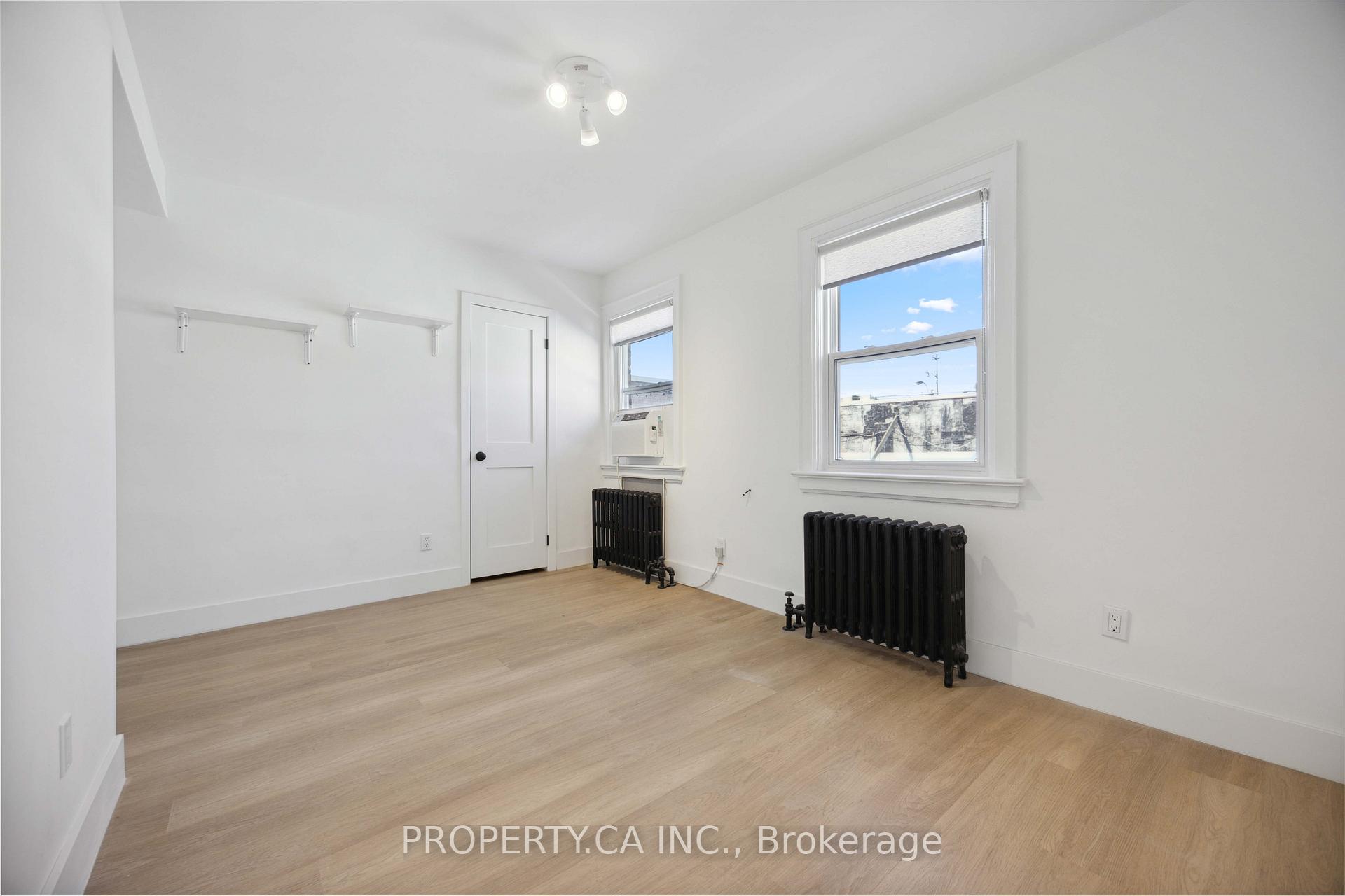 Photo 2 of 1569 Bayview Avenue, Toronto, Leaside — HOMEH