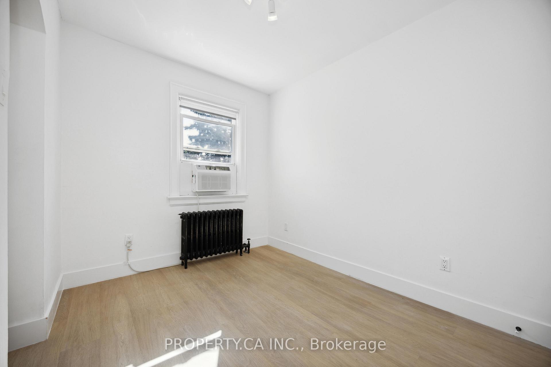 Photo 3 of 1569 Bayview Avenue, Toronto, Leaside — HOMEH