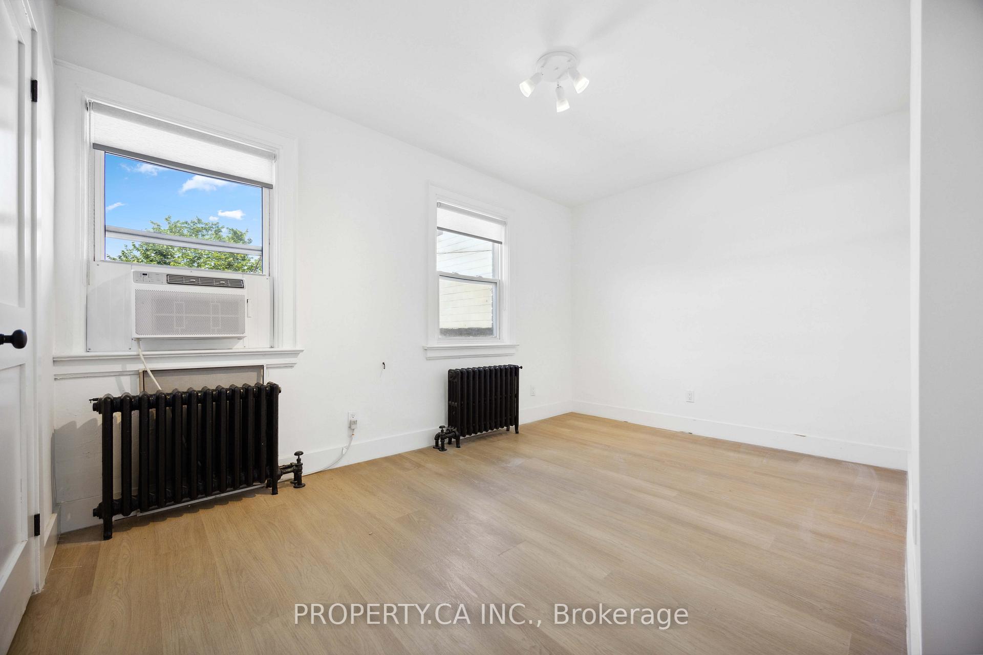 Photo 4 of 1569 Bayview Avenue, Toronto, Leaside — HOMEH