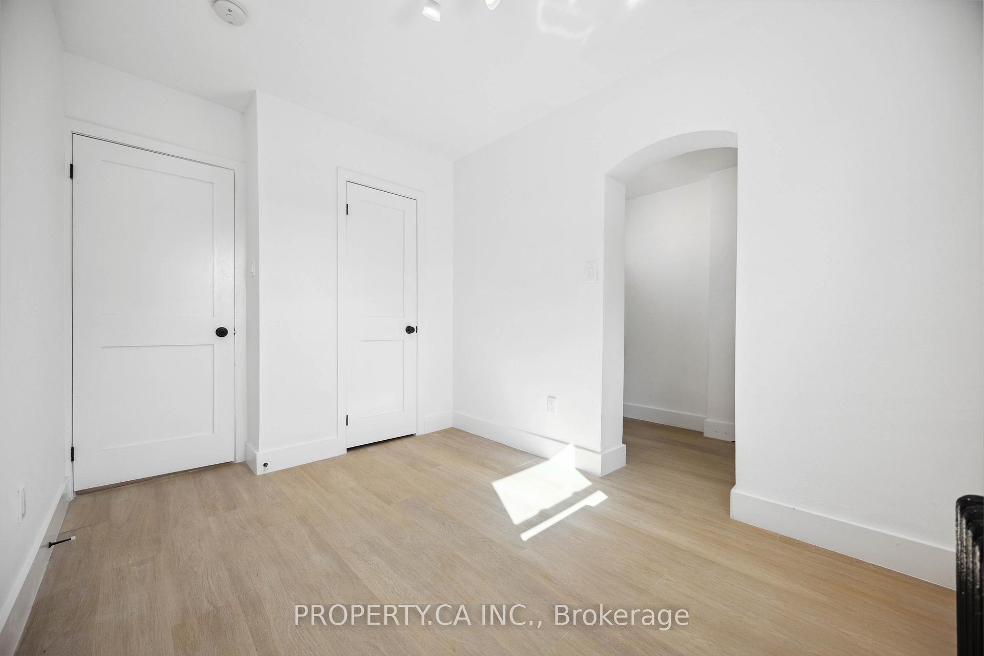 Photo 5 of 1569 Bayview Avenue, Toronto, Leaside — HOMEH