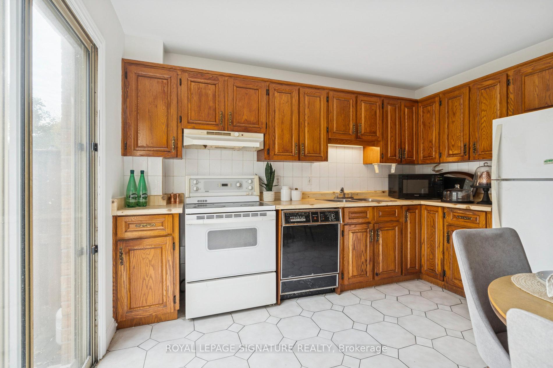 Photo 16 of 57 Ashland Avenue, Toronto, Woodbine Corridor — HOMEH