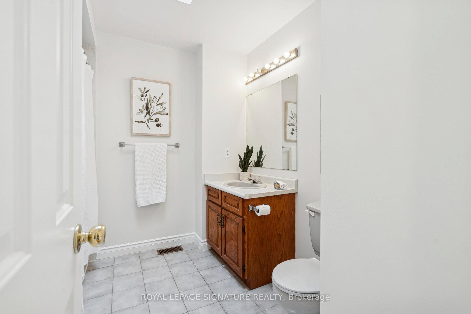 Photo 36 of 57 Ashland Avenue, Toronto, Woodbine Corridor — HOMEH