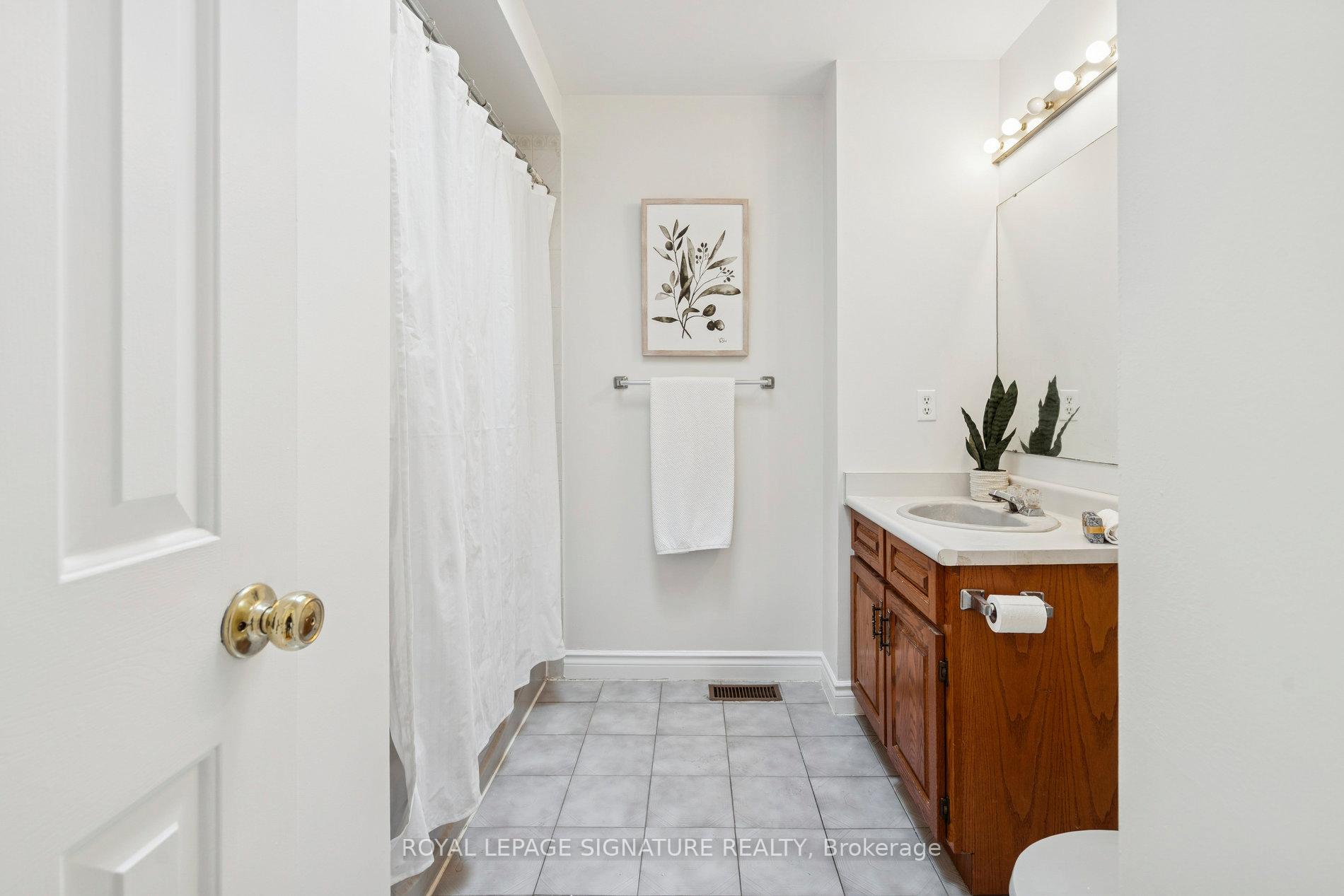 Photo 37 of 57 Ashland Avenue, Toronto, Woodbine Corridor — HOMEH