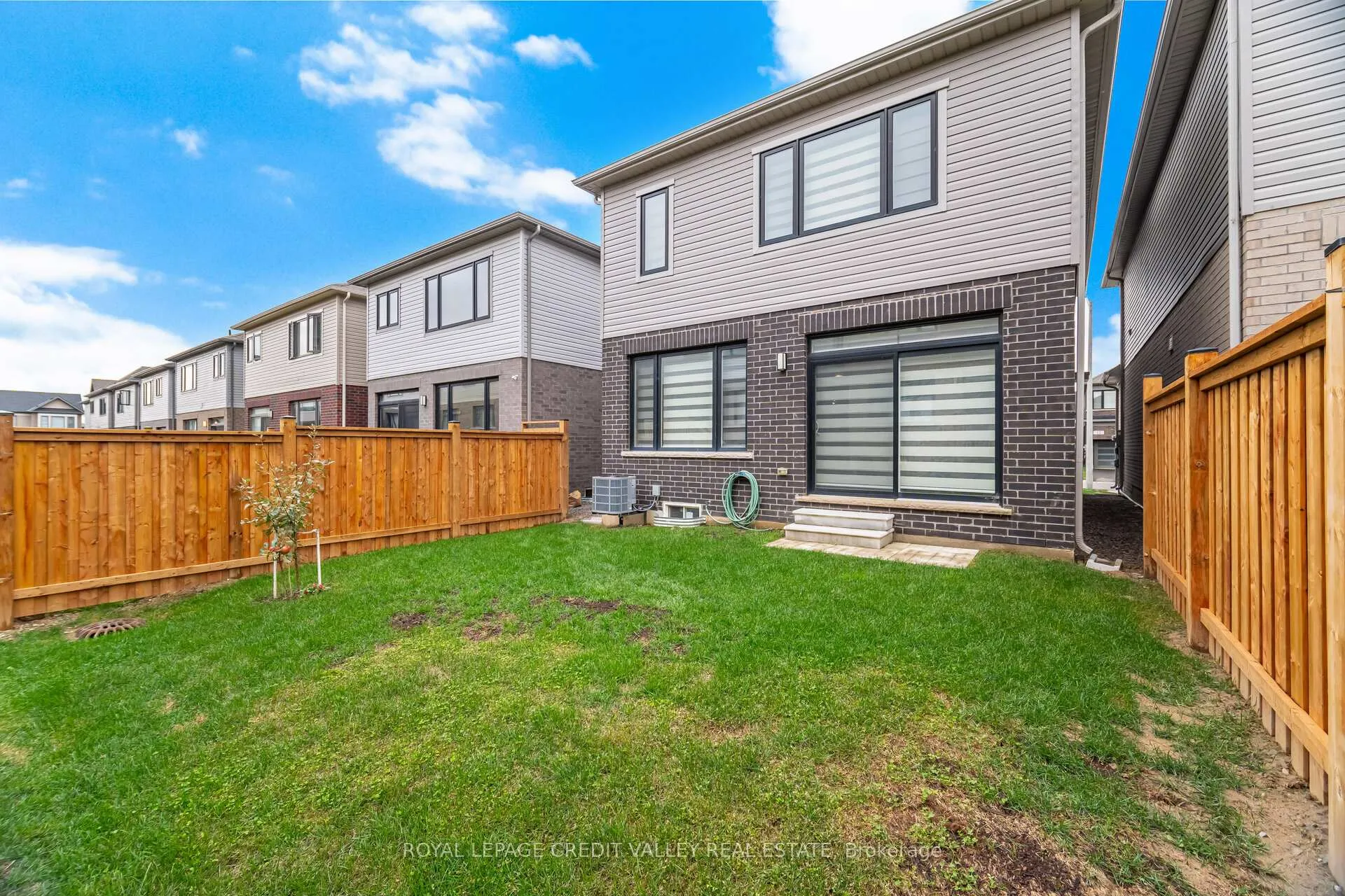 Photo 45 of 15 Weylie Street, Hamilton, Mount Hope — HOMEH