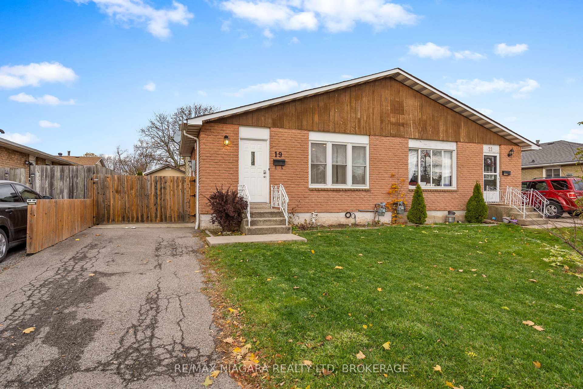 Photo 1 of 19 Lampman Crescent, Thorold, Confederation Heights — HOMEH