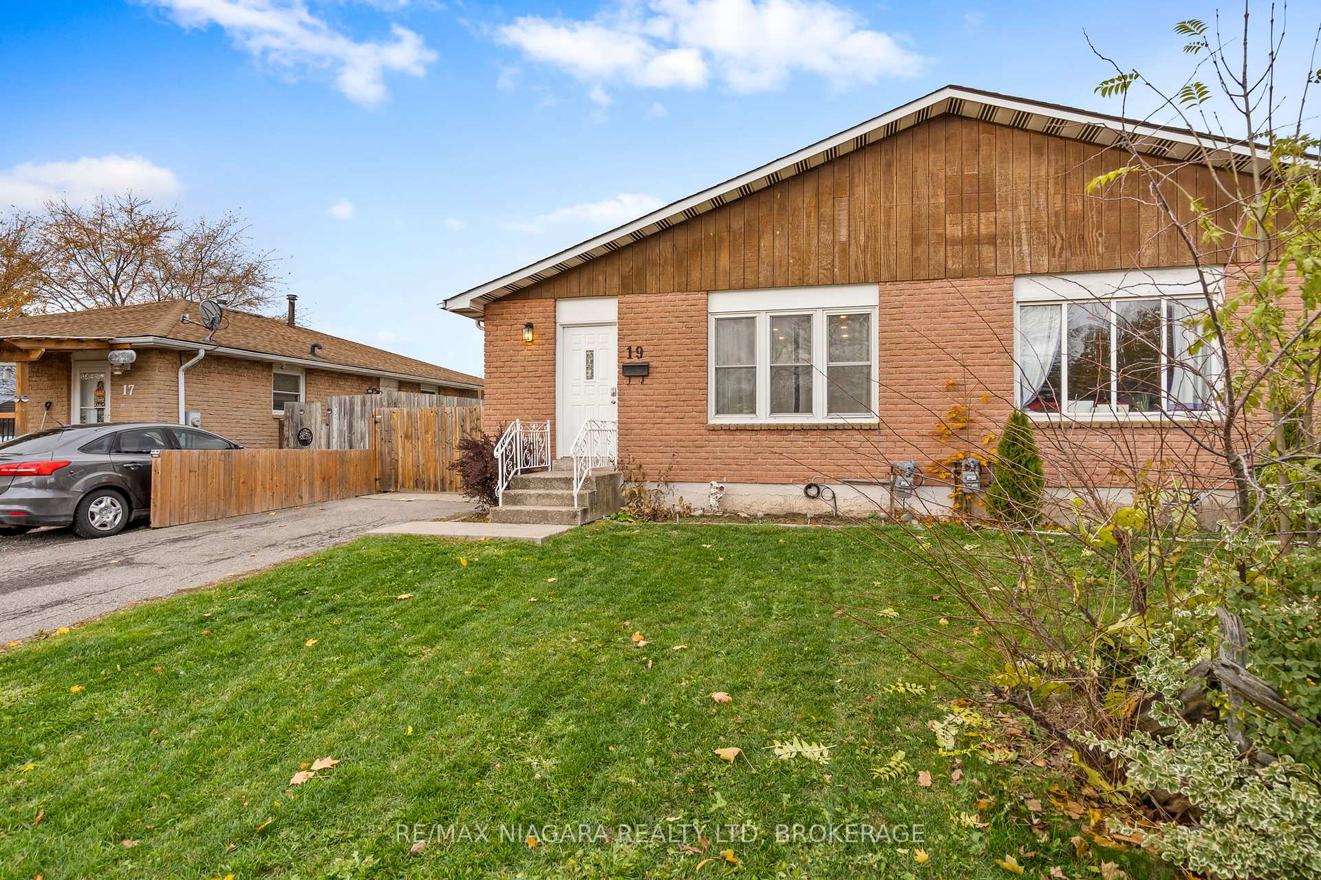 Photo 3 of 19 Lampman Crescent, Thorold, Confederation Heights — HOMEH