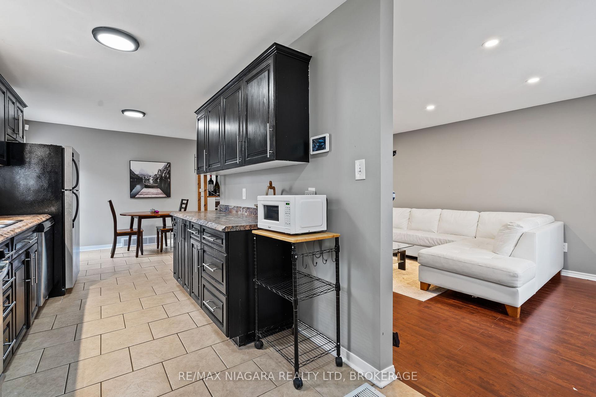 Photo 5 of 19 Lampman Crescent, Thorold, Confederation Heights — HOMEH