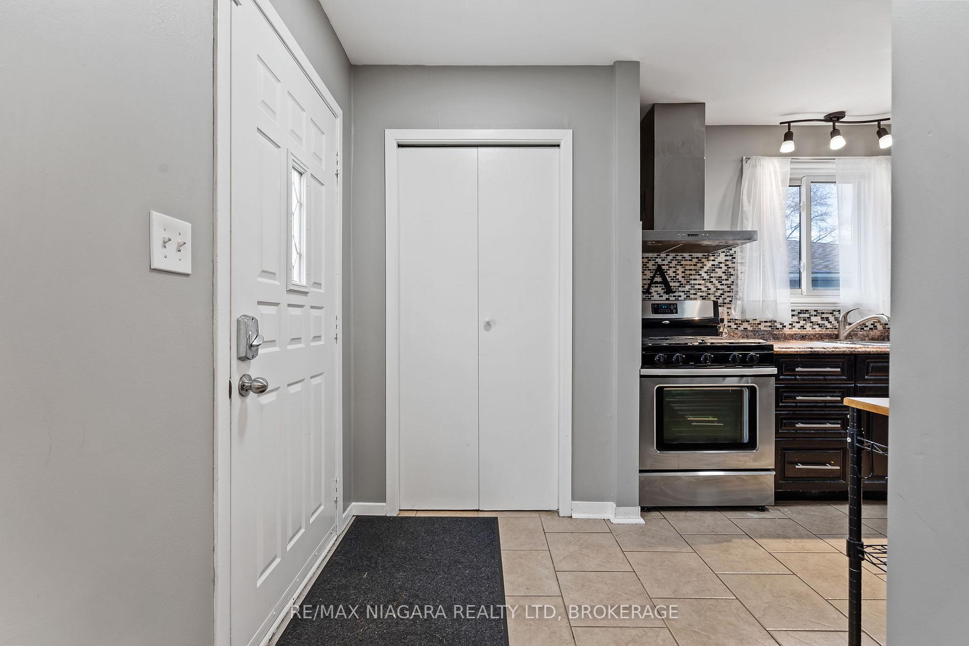 Photo 6 of 19 Lampman Crescent, Thorold, Confederation Heights — HOMEH