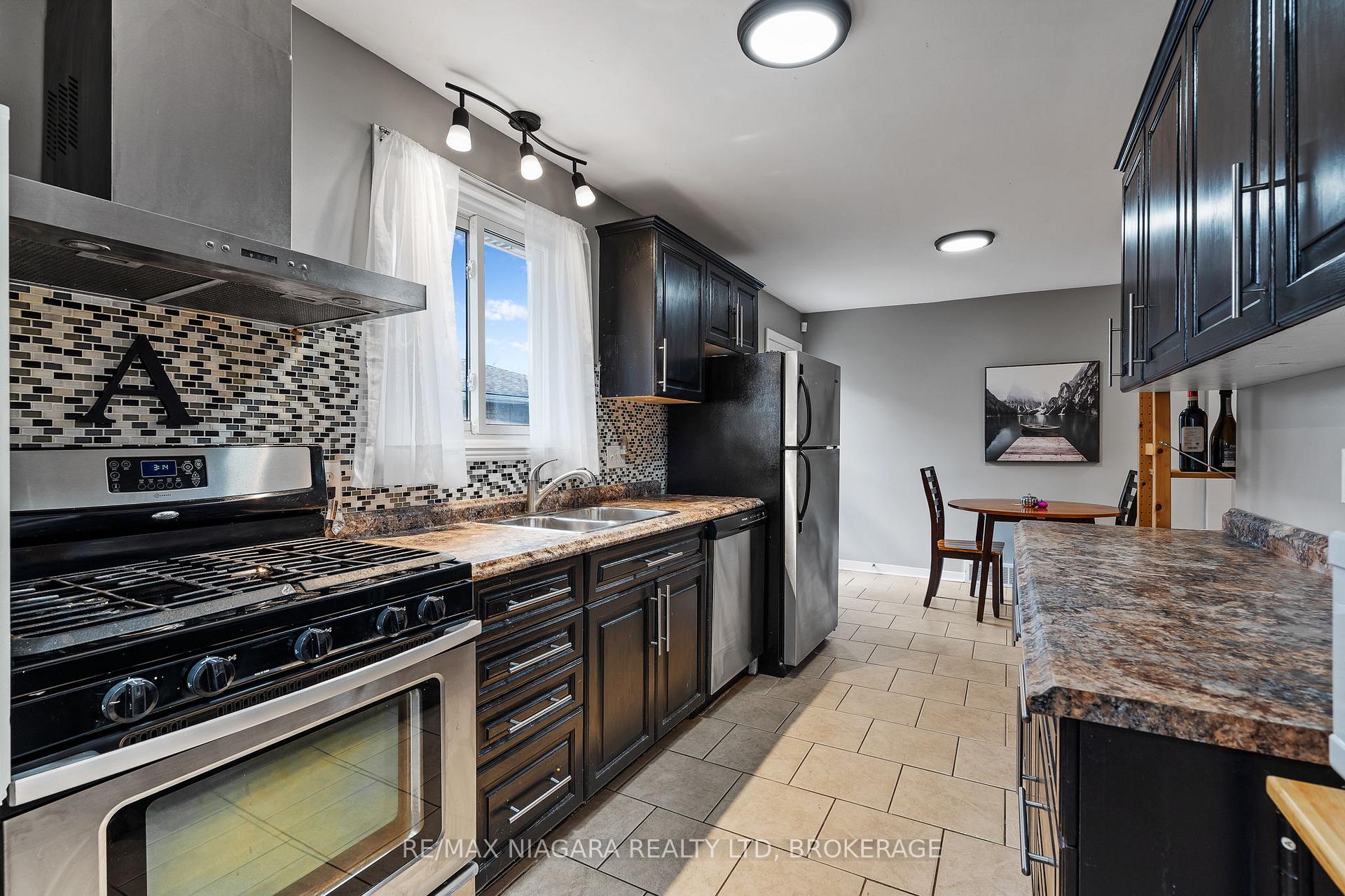 Photo 7 of 19 Lampman Crescent, Thorold, Confederation Heights — HOMEH