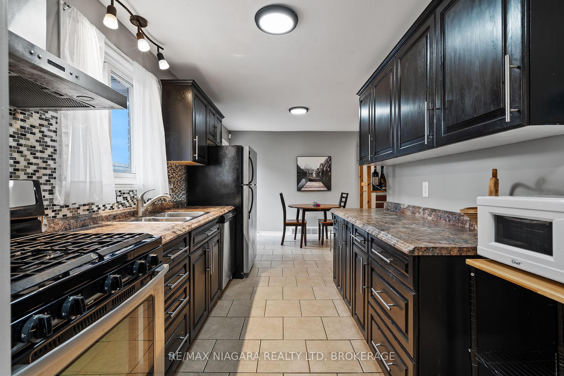 Photo 8 of 19 Lampman Crescent, Thorold, Confederation Heights — HOMEH