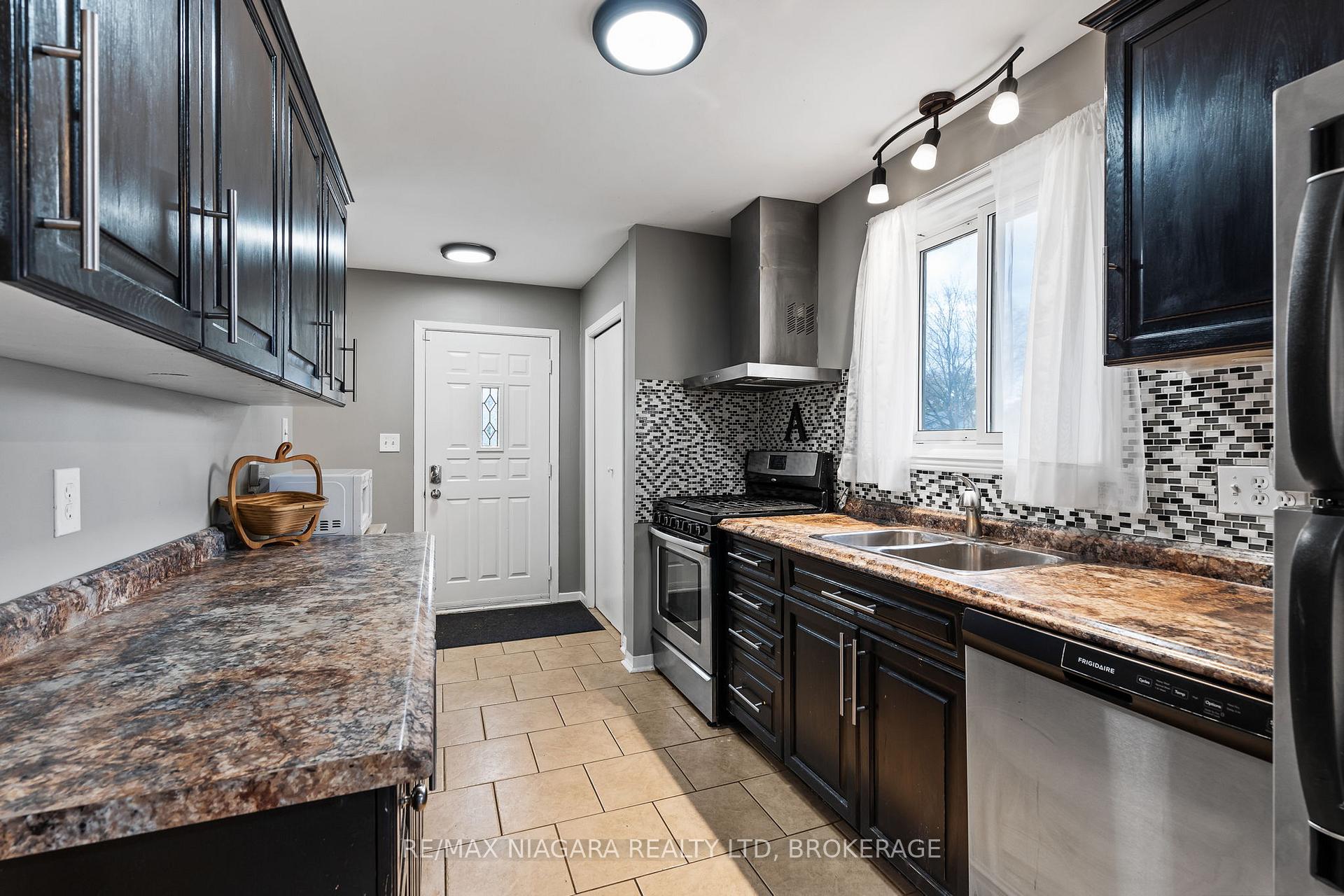 Photo 9 of 19 Lampman Crescent, Thorold, Confederation Heights — HOMEH