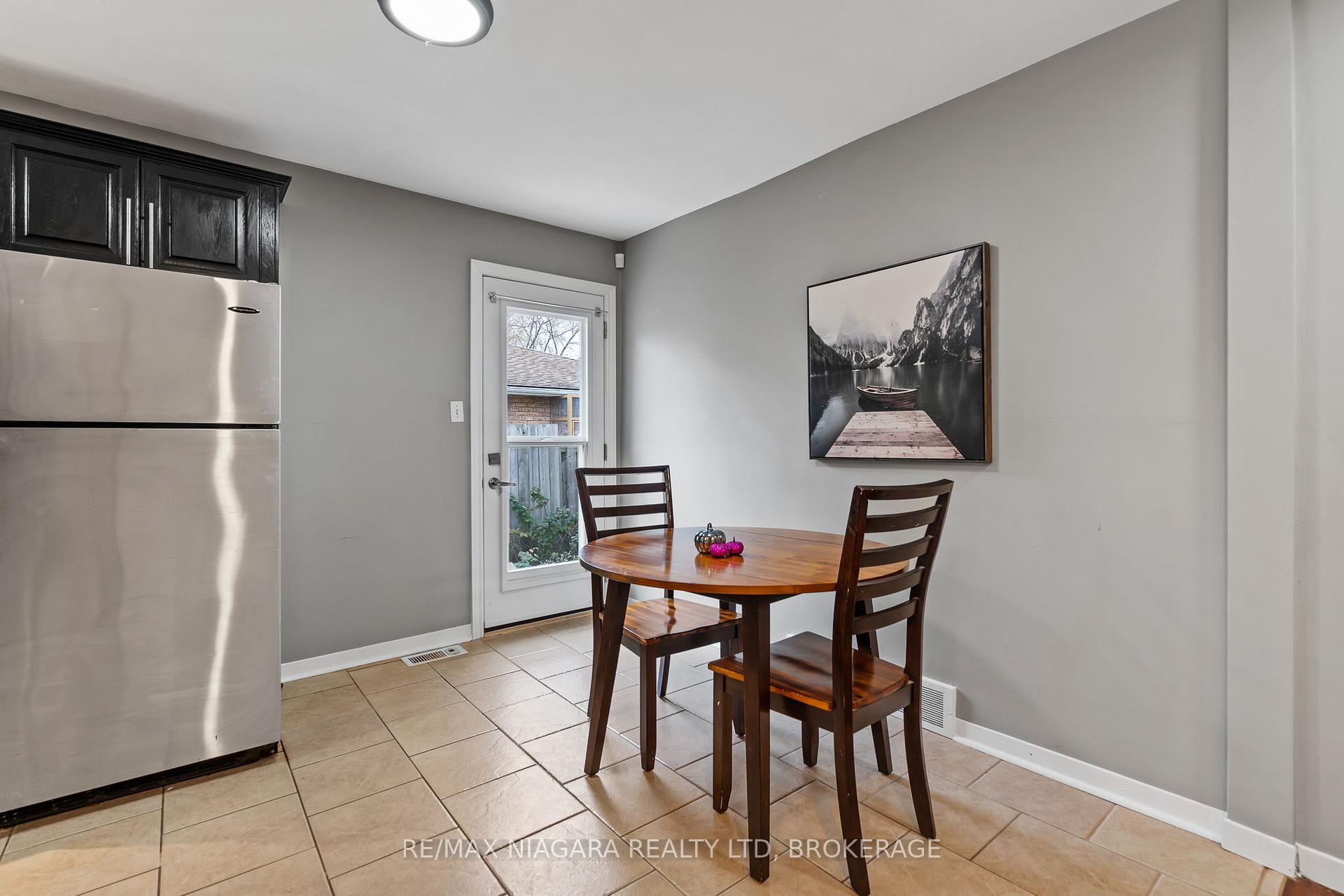 Photo 10 of 19 Lampman Crescent, Thorold, Confederation Heights — HOMEH