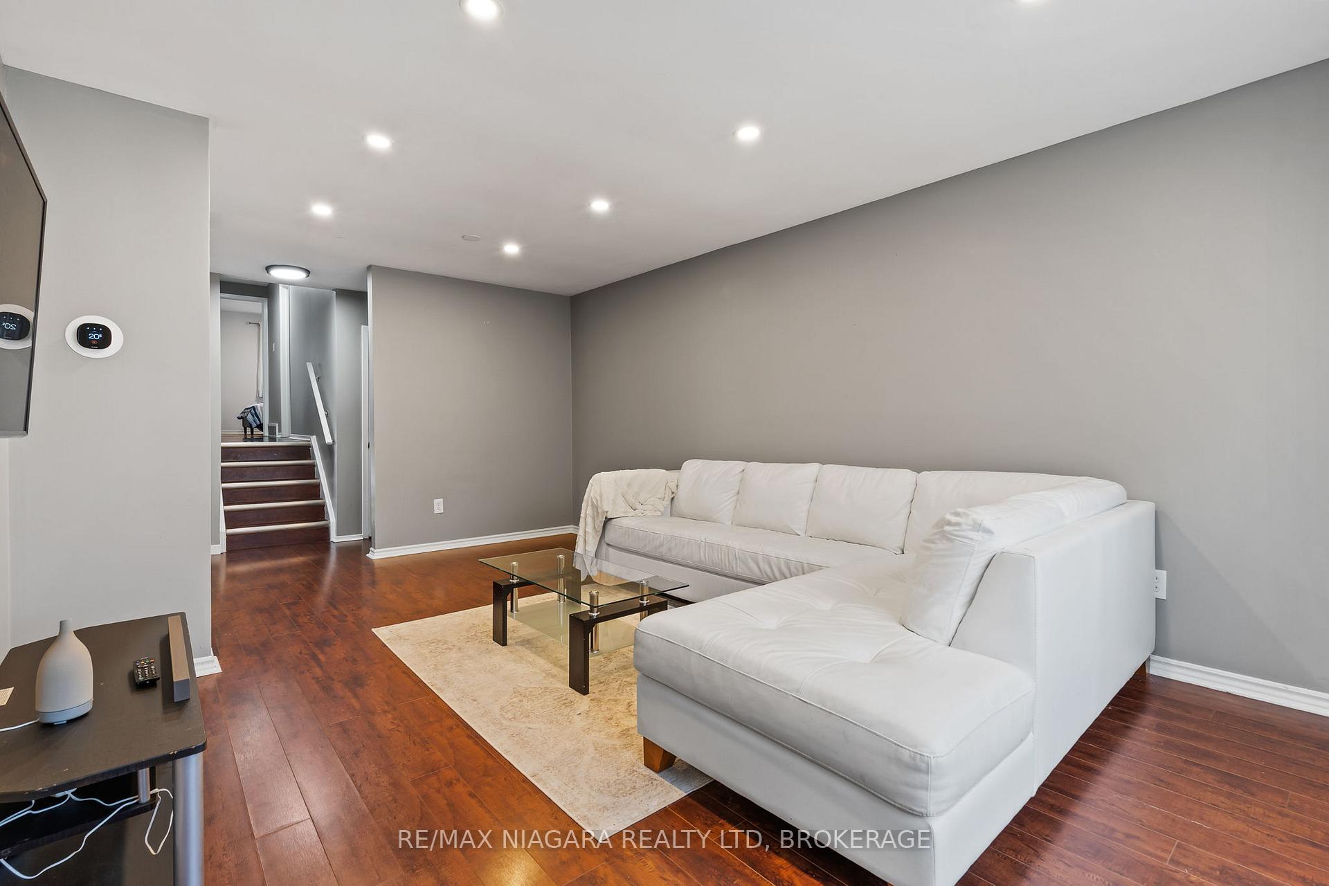 Photo 12 of 19 Lampman Crescent, Thorold, Confederation Heights — HOMEH