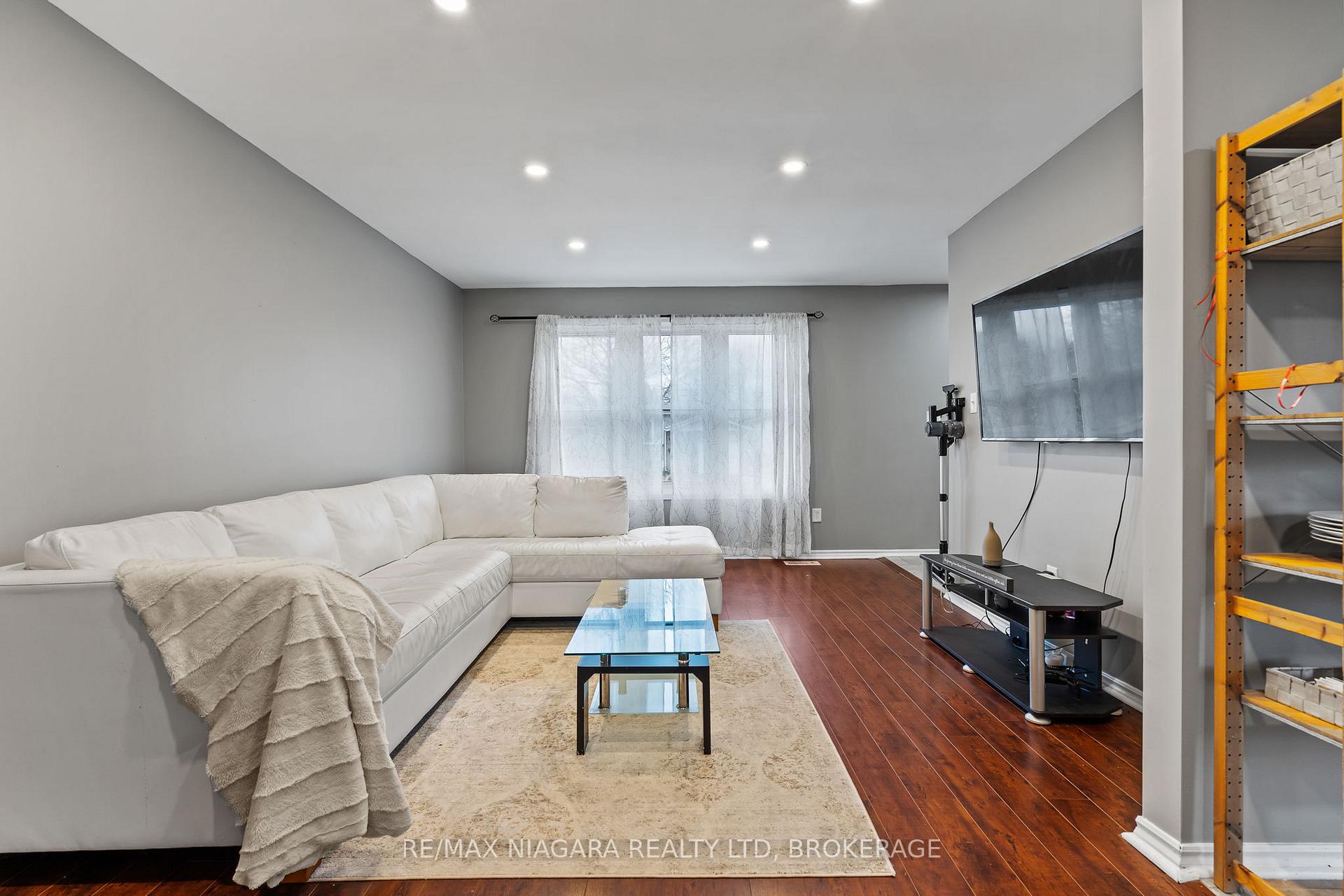 Photo 13 of 19 Lampman Crescent, Thorold, Confederation Heights — HOMEH