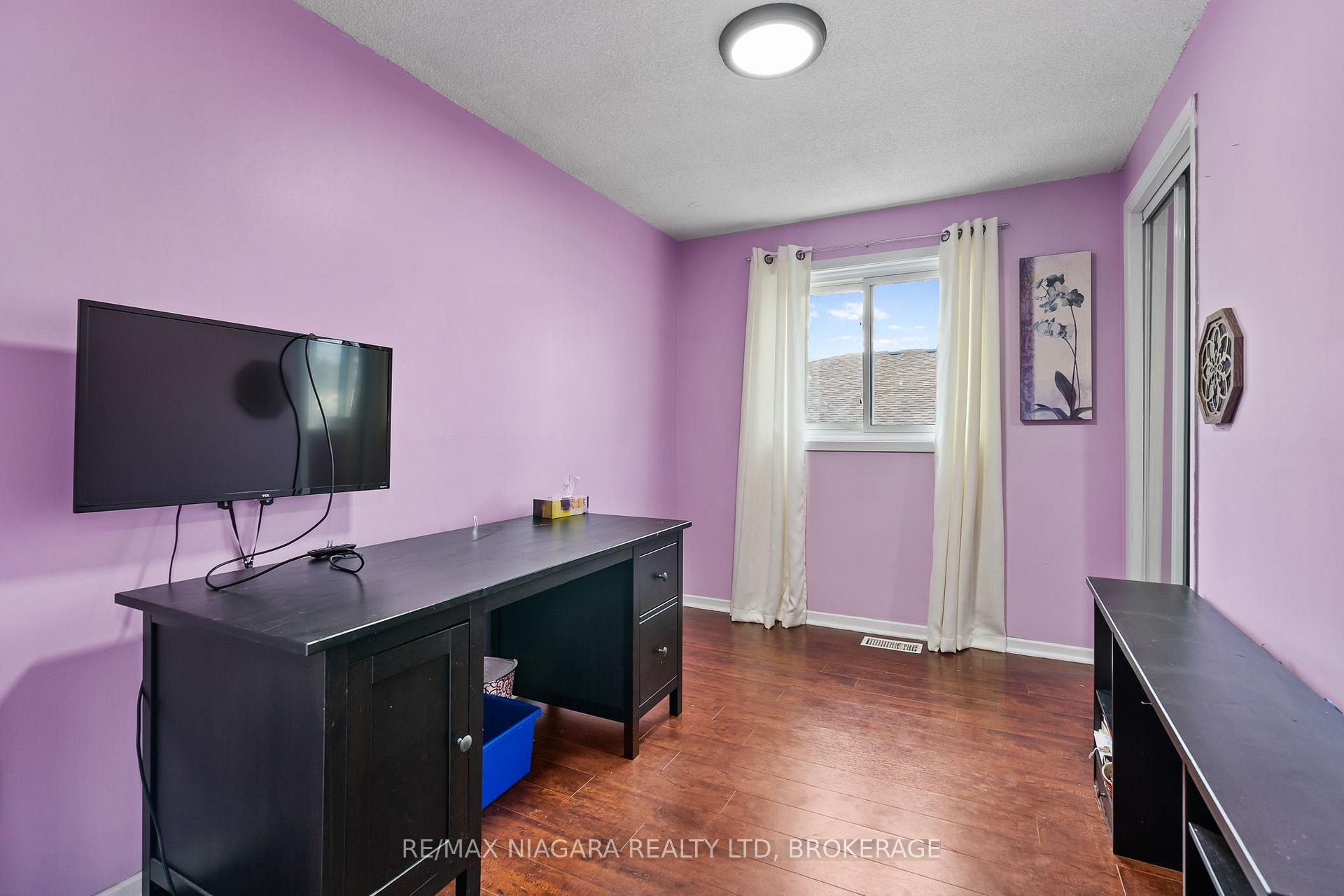 Photo 14 of 19 Lampman Crescent, Thorold, Confederation Heights — HOMEH