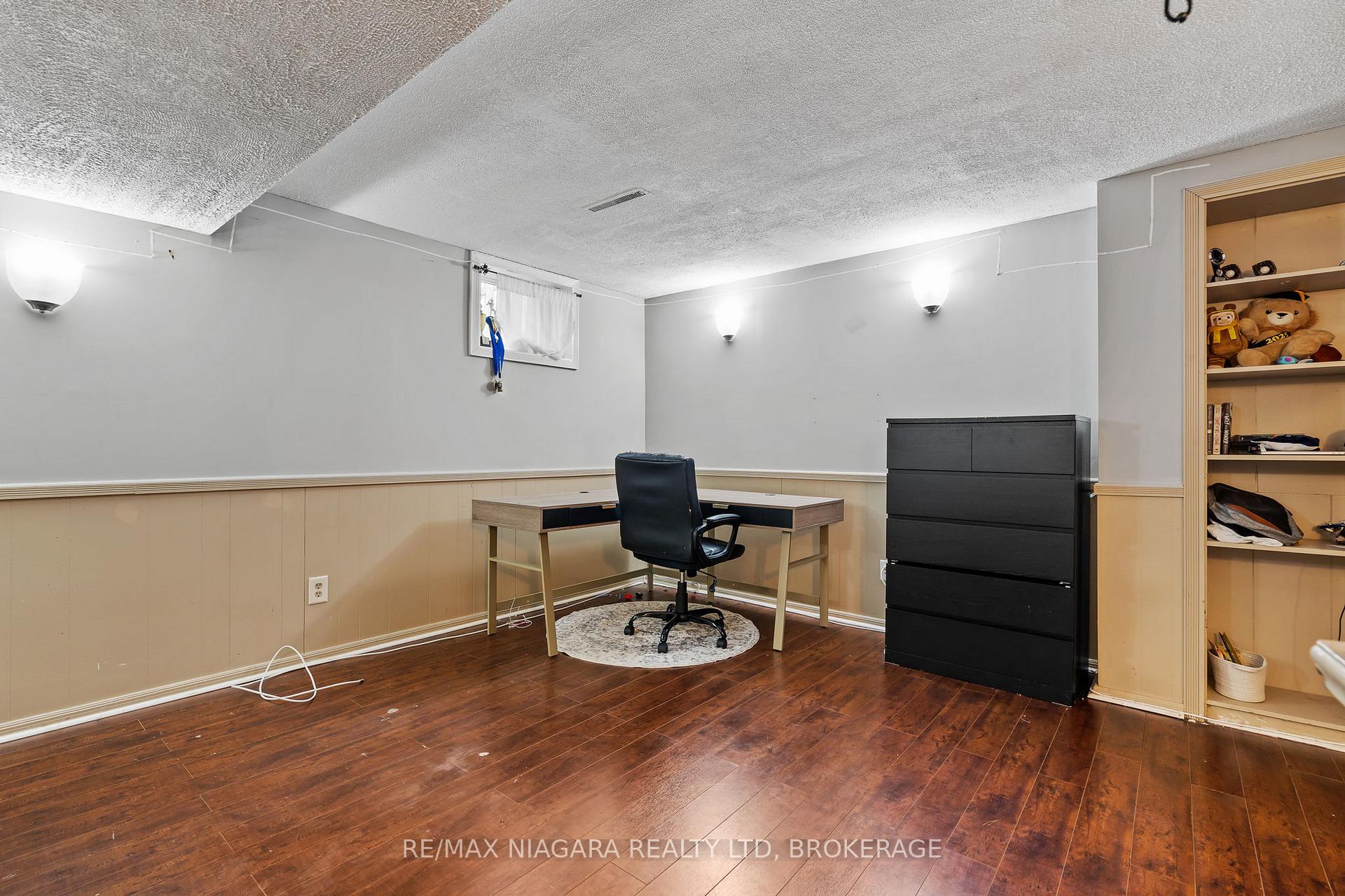 Photo 20 of 19 Lampman Crescent, Thorold, Confederation Heights — HOMEH
