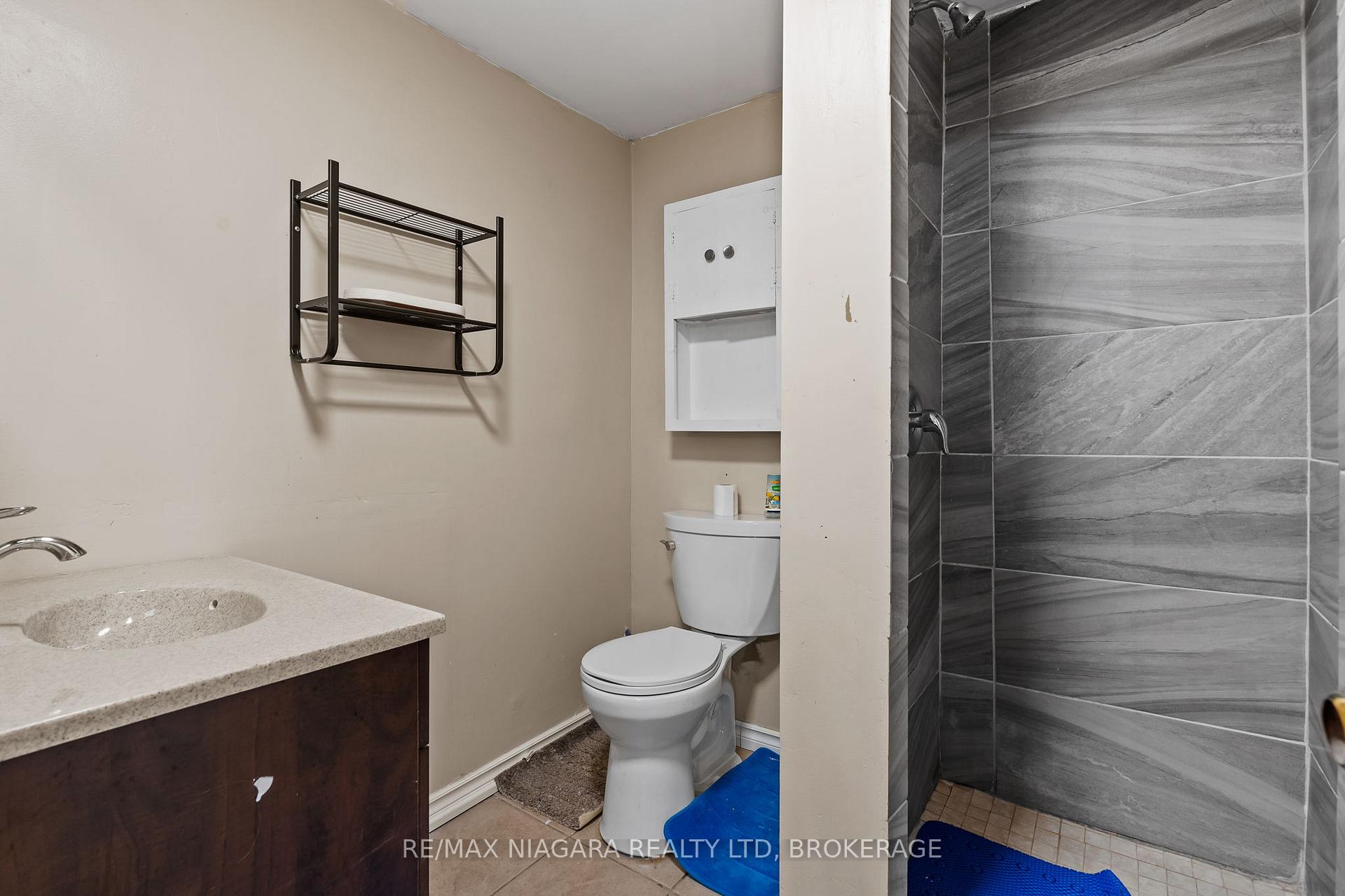 Photo 21 of 19 Lampman Crescent, Thorold, Confederation Heights — HOMEH