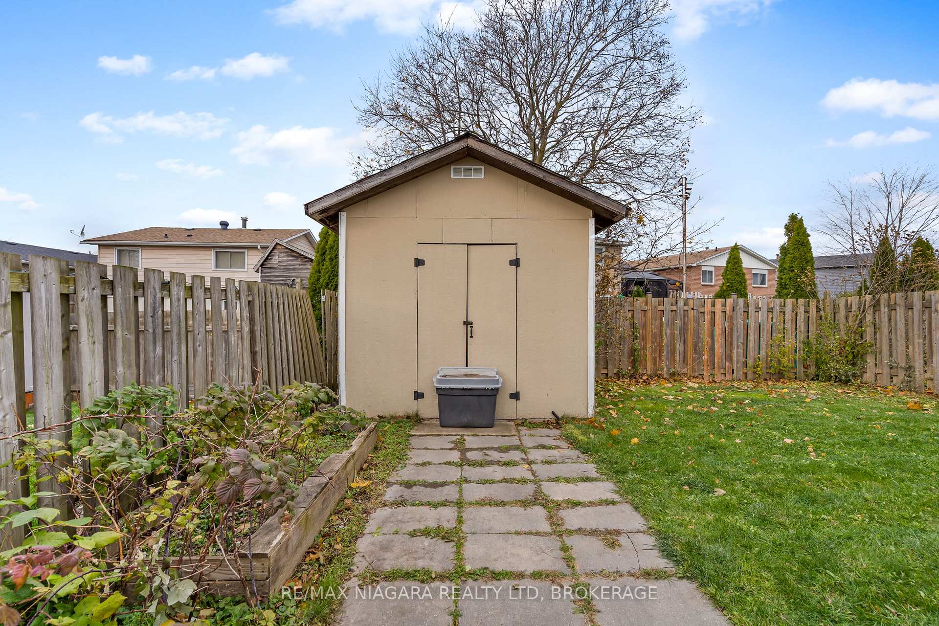 Photo 24 of 19 Lampman Crescent, Thorold, Confederation Heights — HOMEH