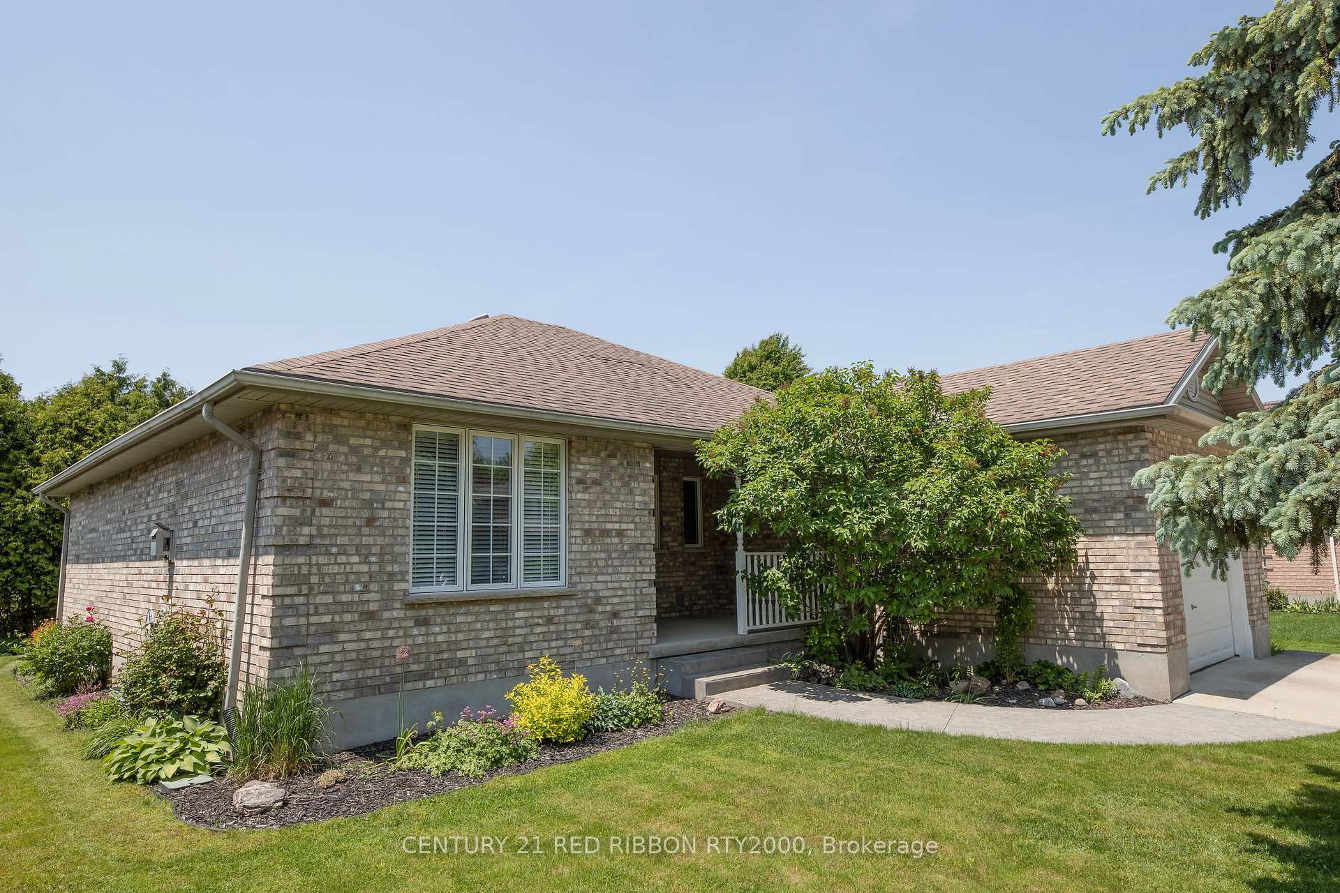 Photo 2 of 482 Riverview Drive, Strathroy-Caradoc, NE — HOMEH