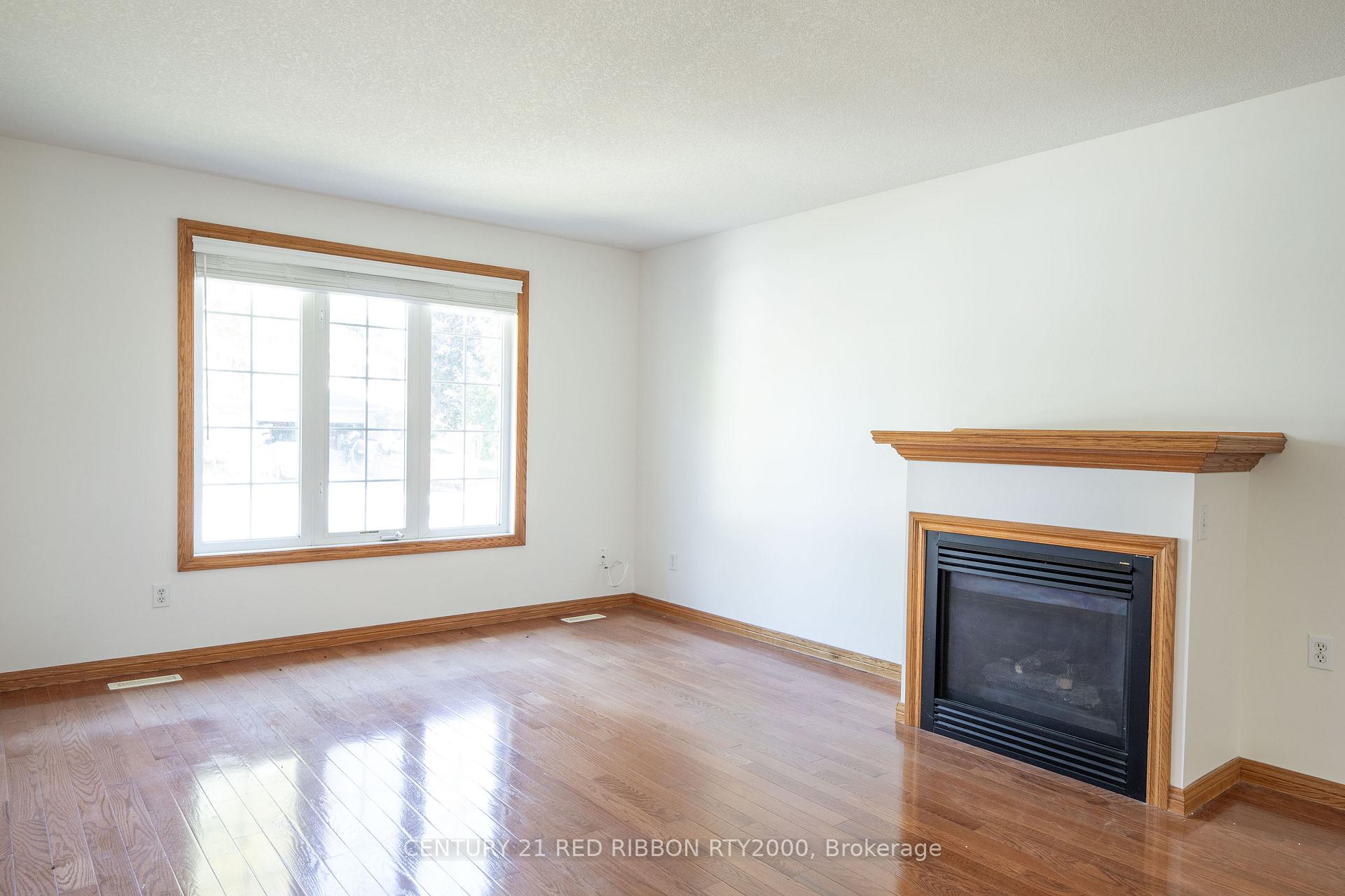 Photo 7 of 482 Riverview Drive, Strathroy-Caradoc, NE — HOMEH