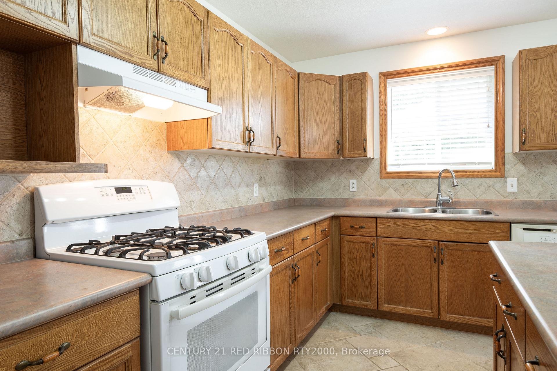 Photo 8 of 482 Riverview Drive, Strathroy-Caradoc, NE — HOMEH