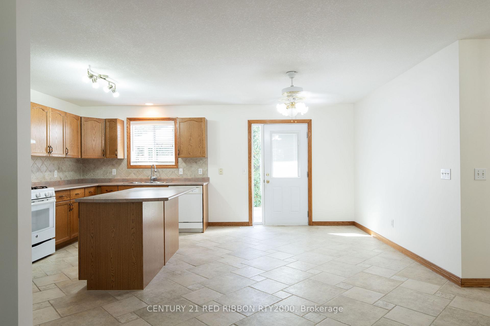 Photo 9 of 482 Riverview Drive, Strathroy-Caradoc, NE — HOMEH