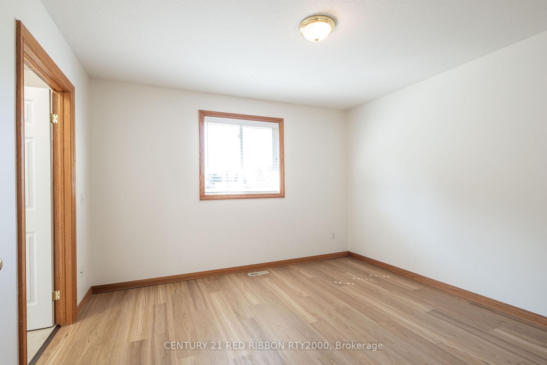 Photo 14 of 482 Riverview Drive, Strathroy-Caradoc, NE — HOMEH