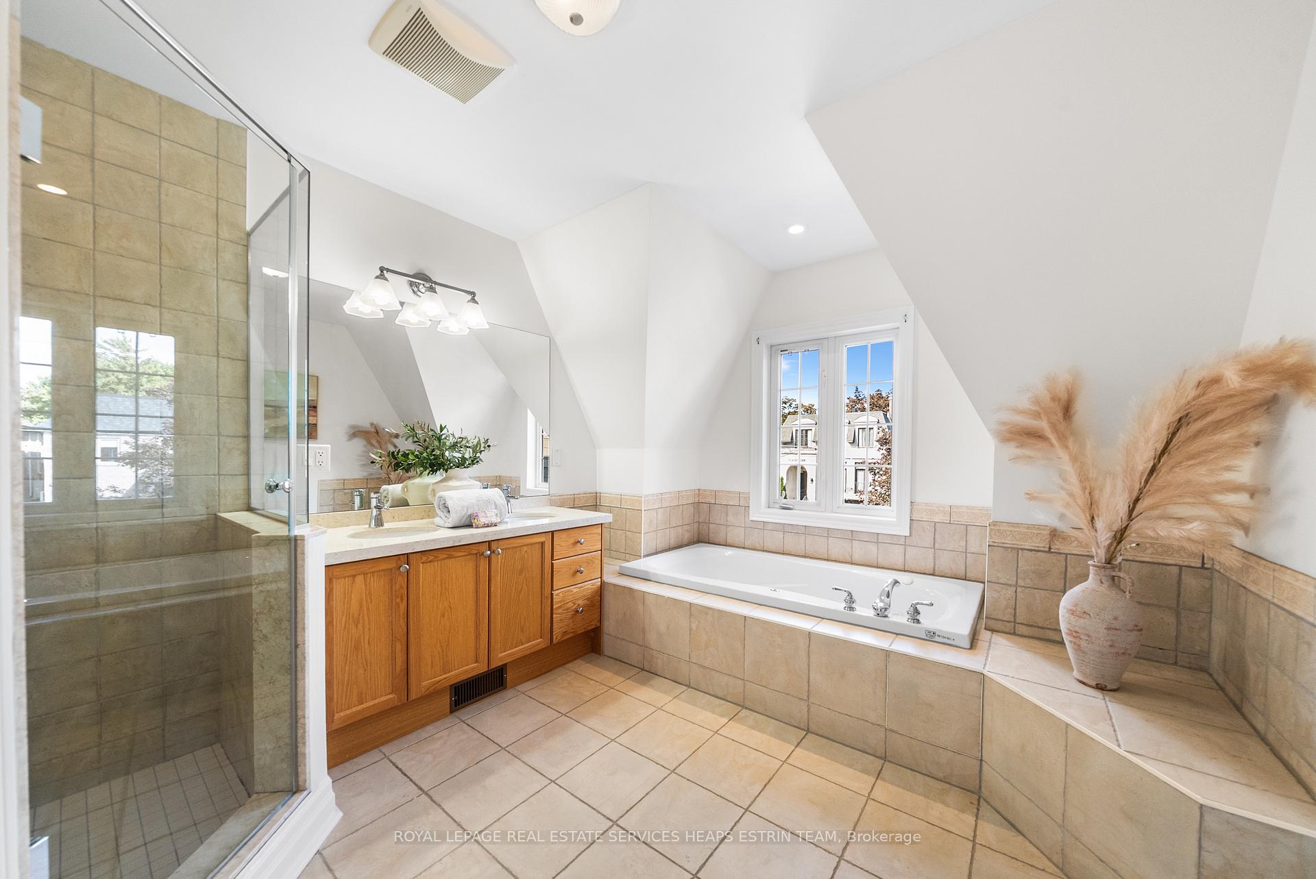 Photo 19 of 507 Broadway Avenue, Toronto, Leaside — HOMEH