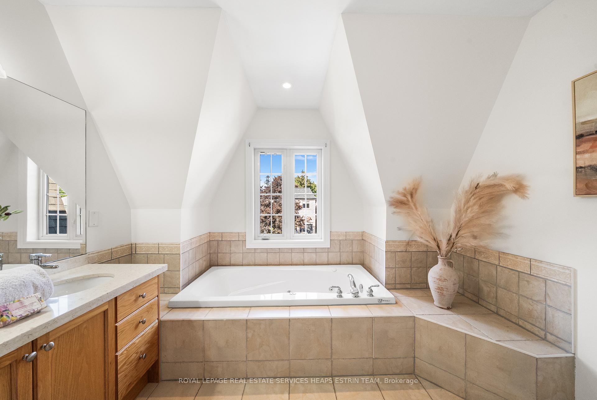 Photo 20 of 507 Broadway Avenue, Toronto, Leaside — HOMEH