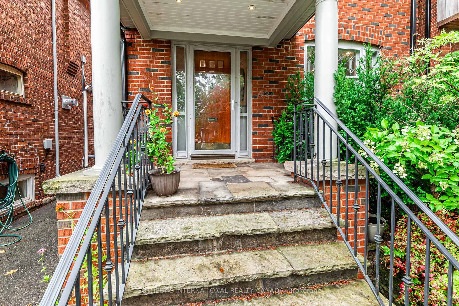 Photo 4 of 421 St Clair Avenue E, Toronto, Rosedale-Moore Park — HOMEH